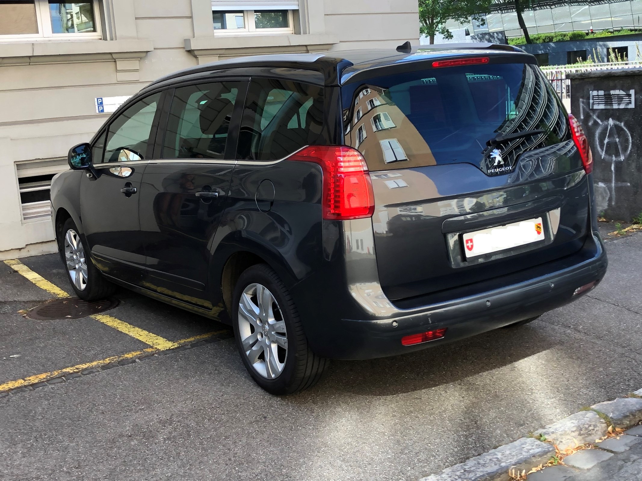 PEUGEOT 5008 Allure 7 Pax