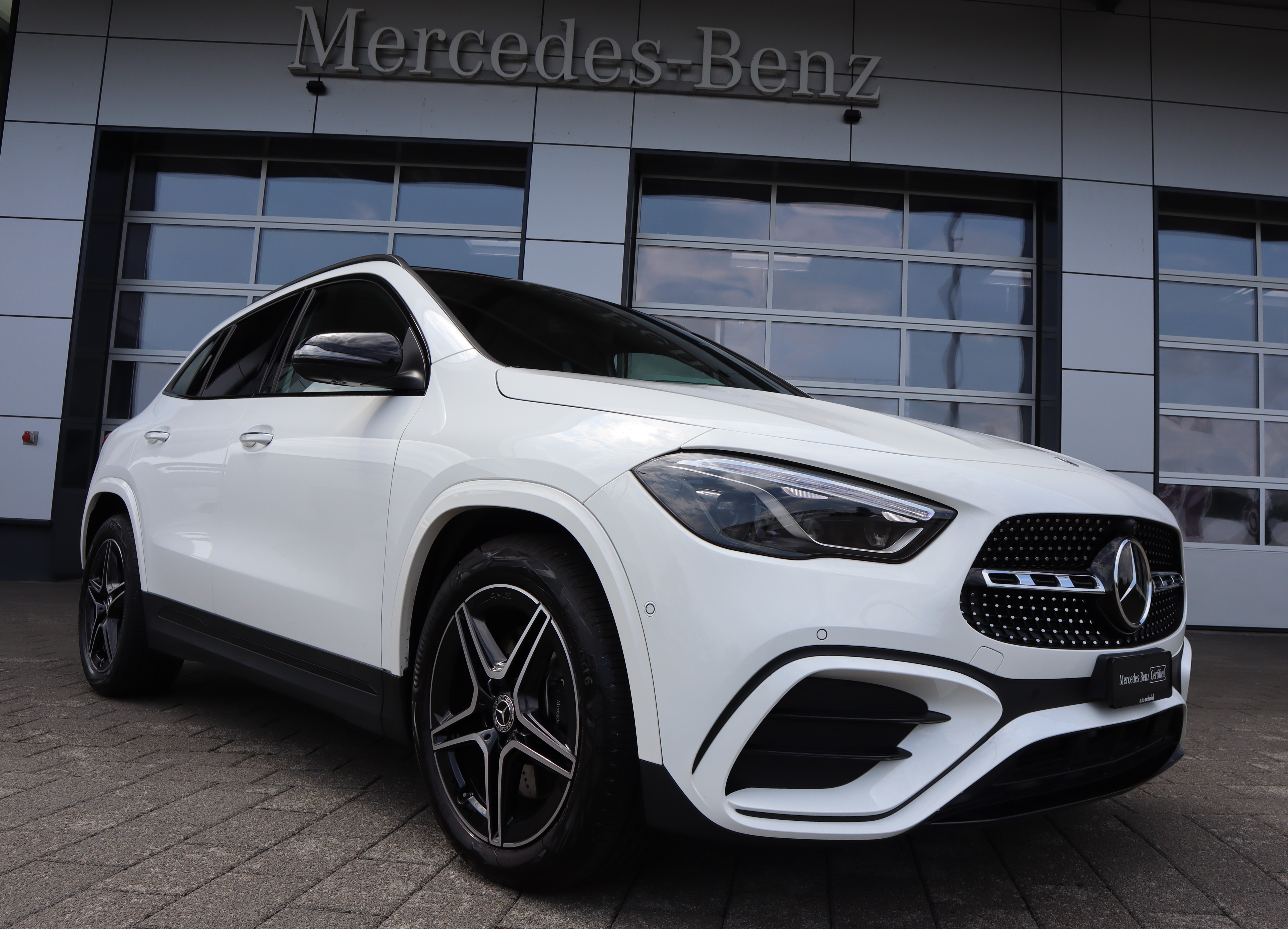 MERCEDES-BENZ GLA 250 4Matic 8G-DCT