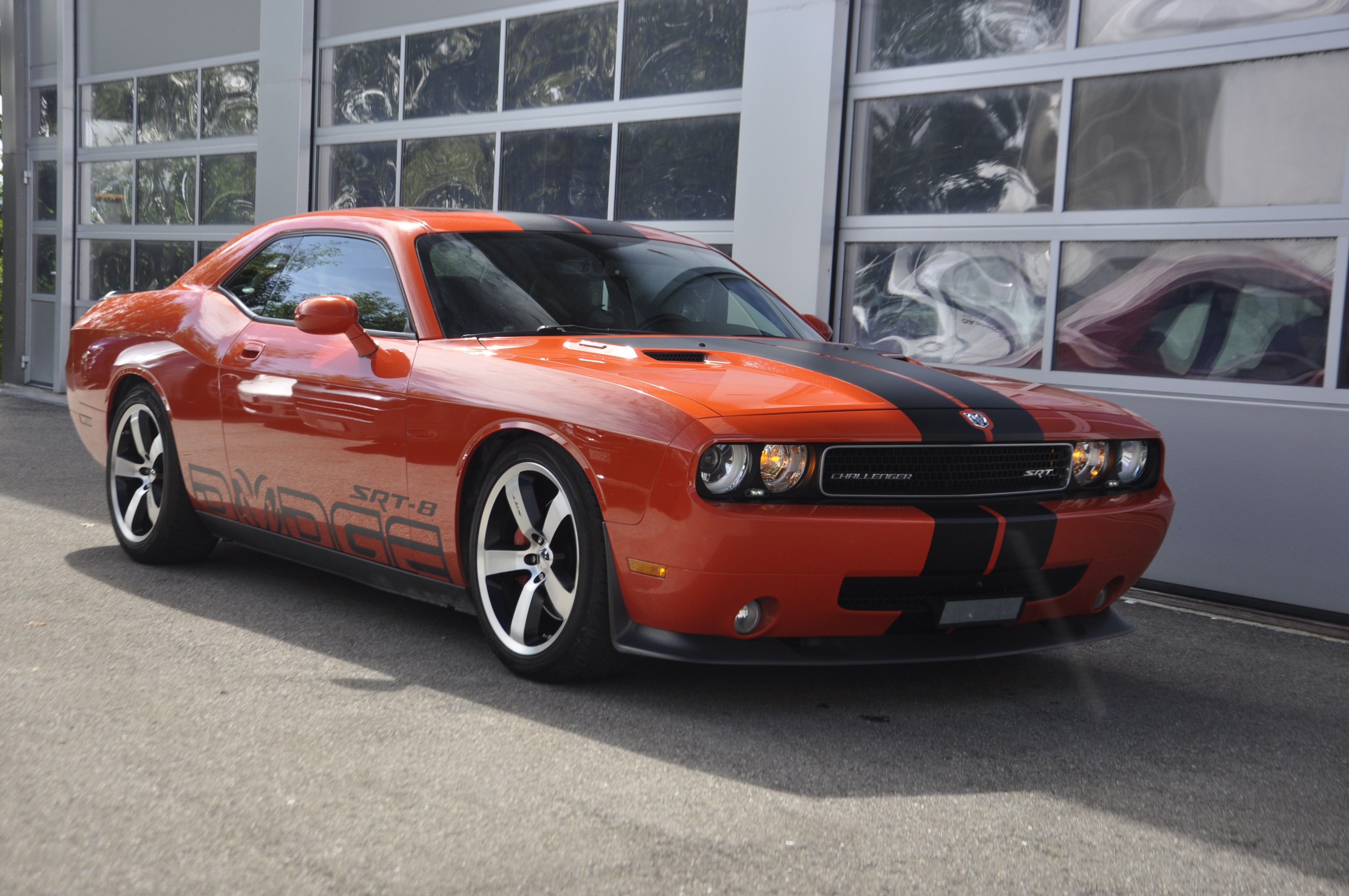 DODGE Challenger SRT 8