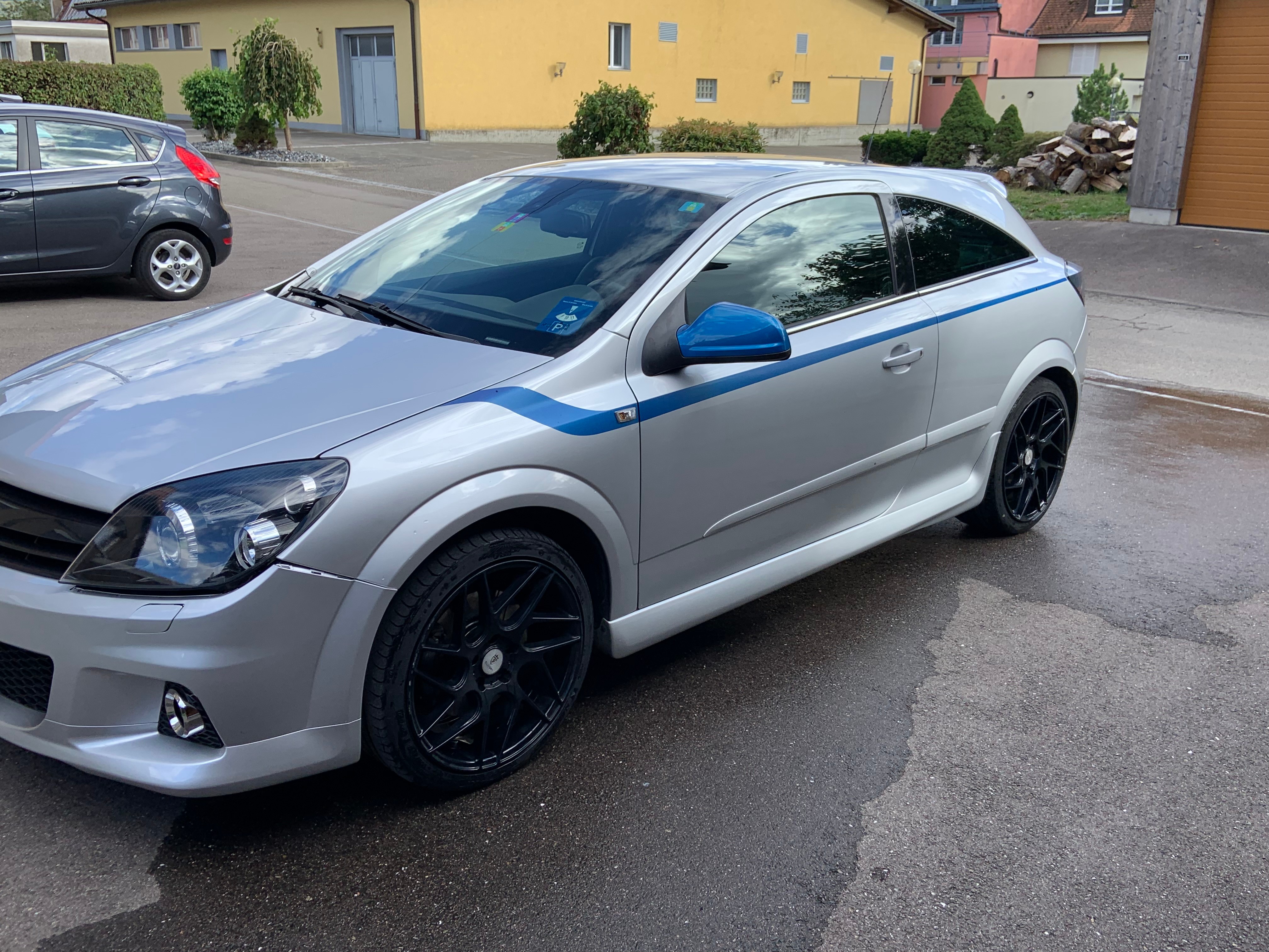 OPEL Astra GTC 1.6i 16V Turbo Limited Edition