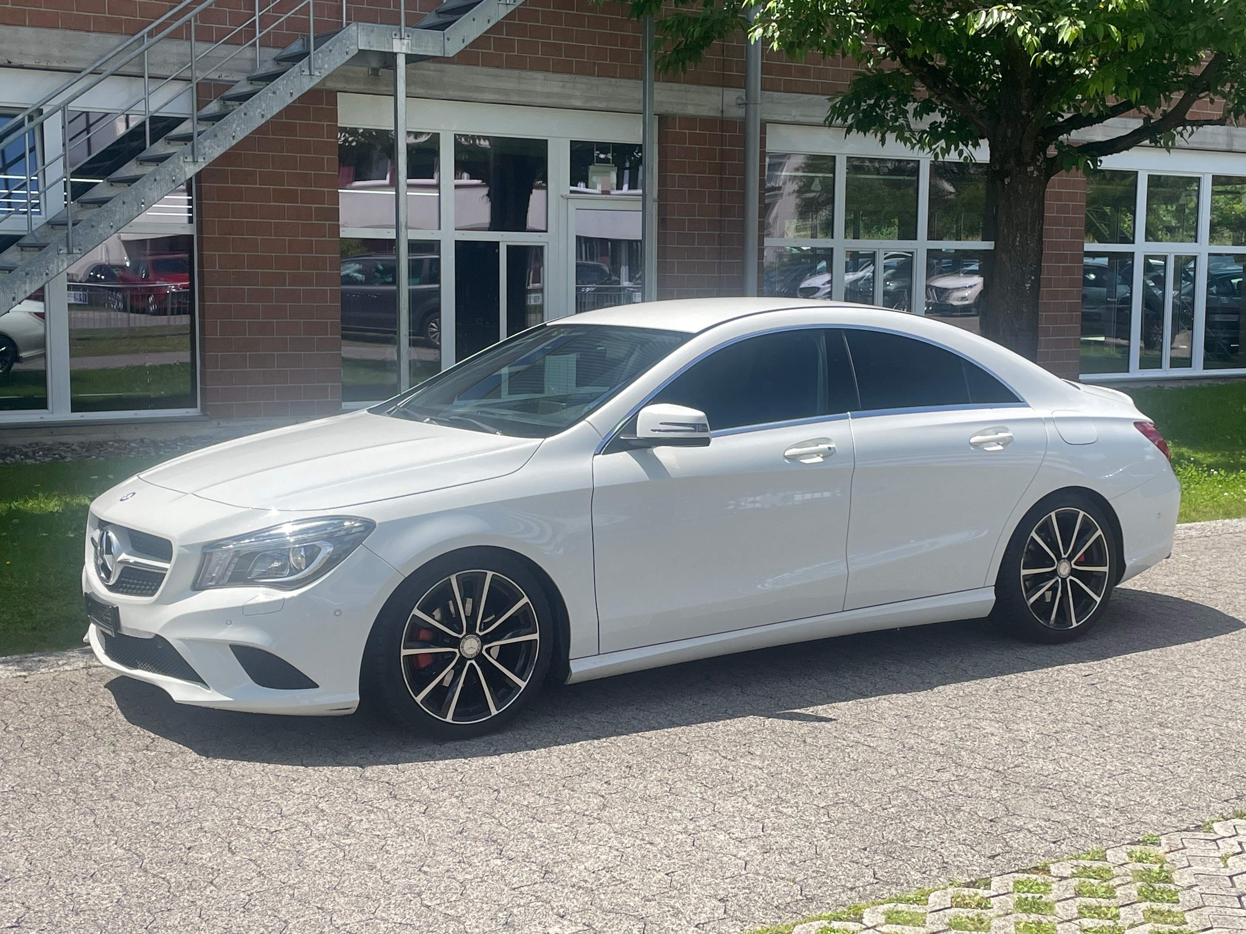 MERCEDES-BENZ CLA 200 AMG Line 7G-DCT