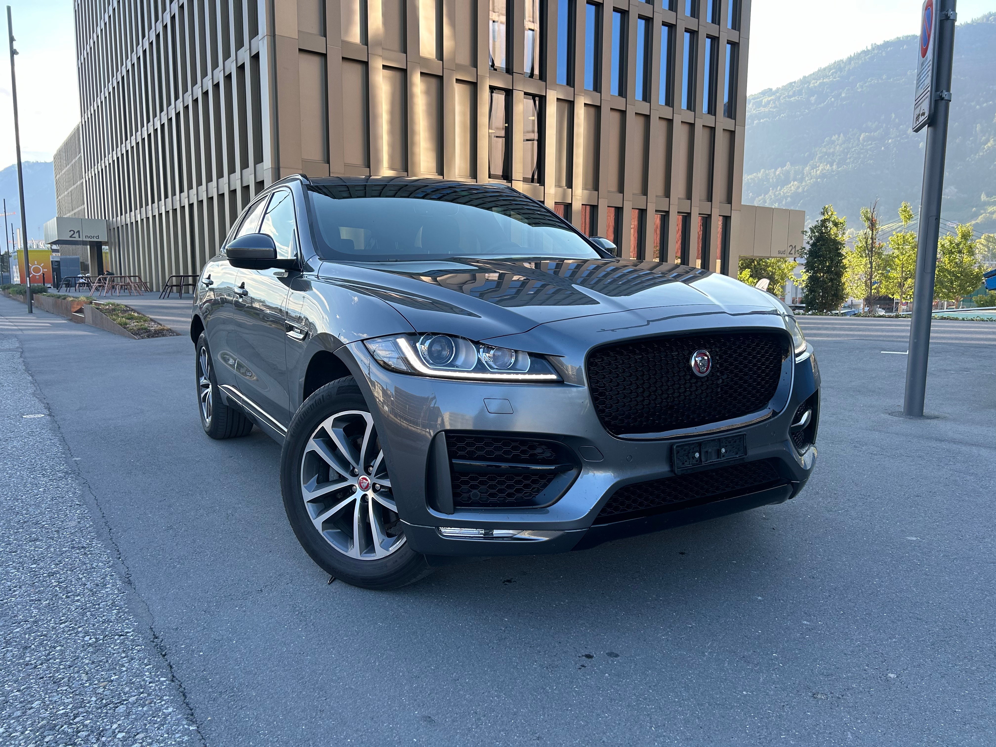 JAGUAR F-Pace 25t 2.0 R-Sport AWD Automatik