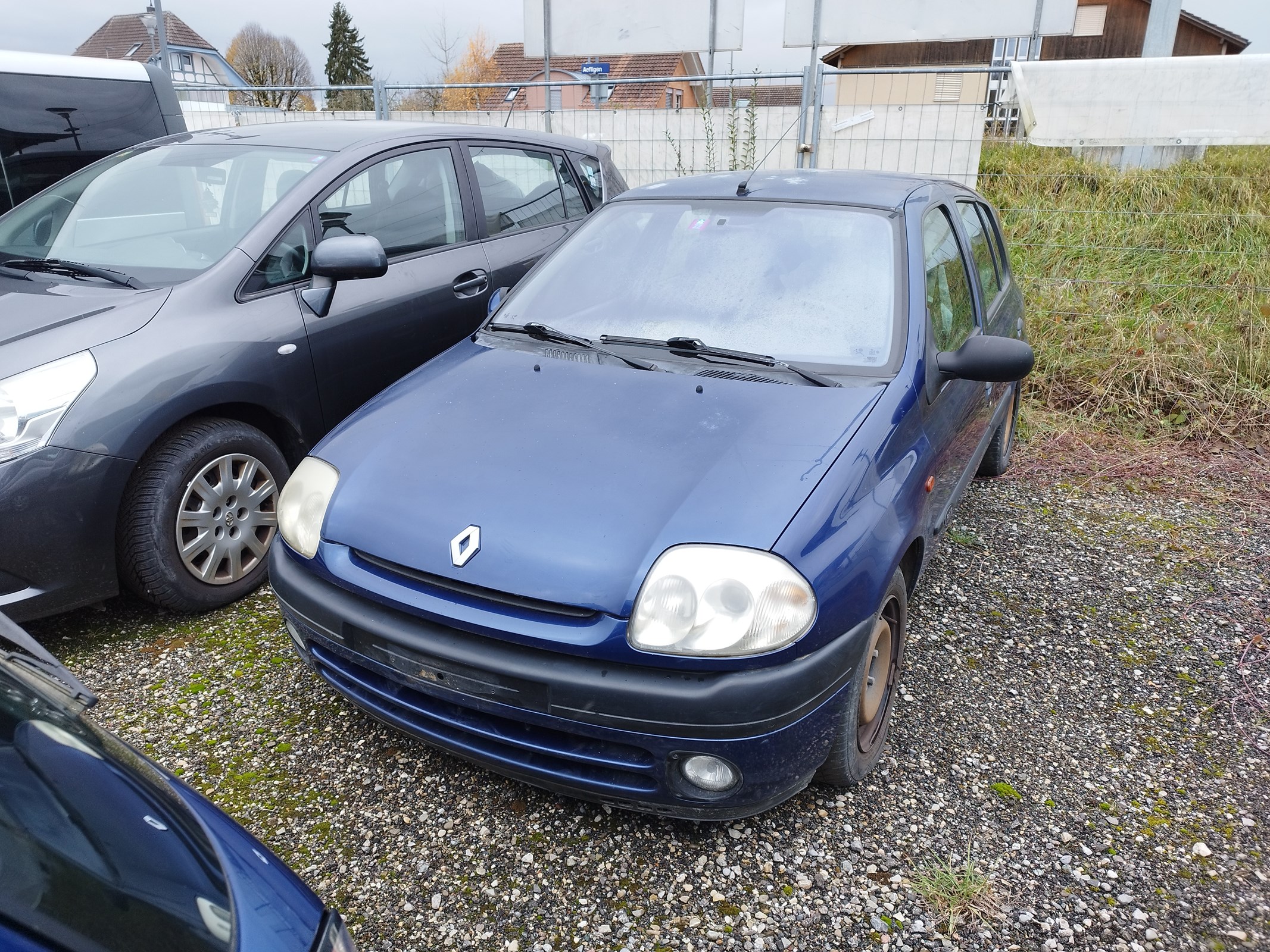 RENAULT Clio 1.4-16 Initiale (Advantage) Automatic