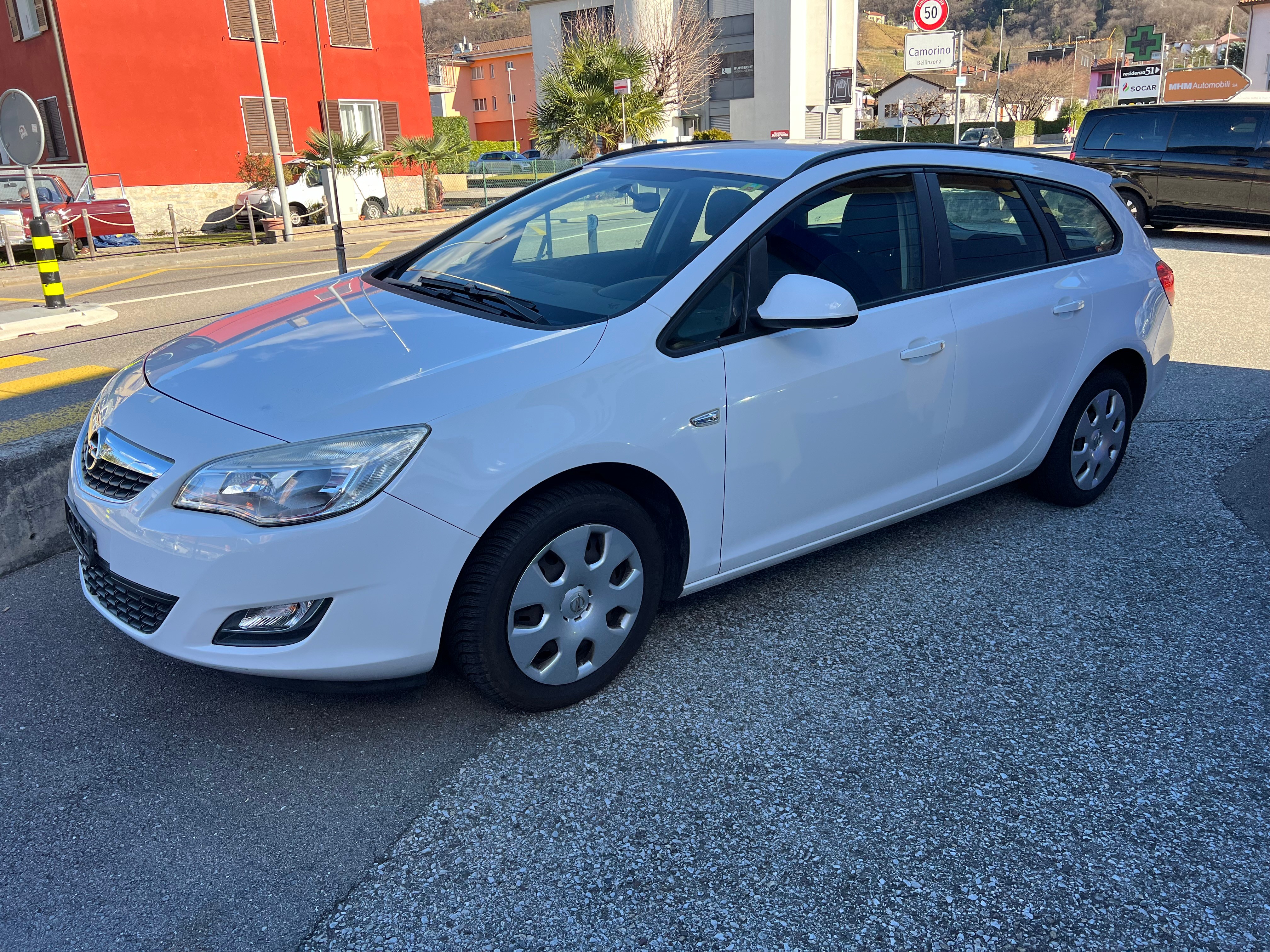 OPEL Astra SportsTourer 1.4i 16V