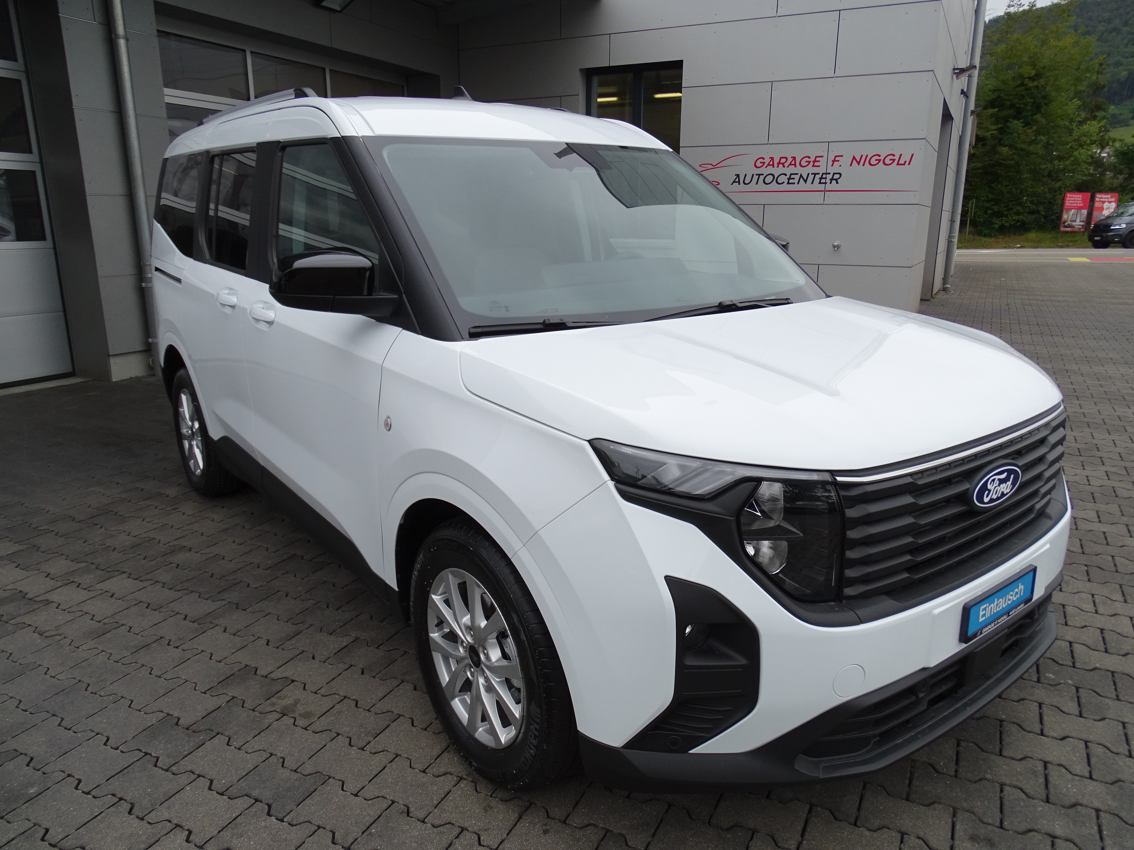 FORD Tourneo Courier 1.0 EcoBoost Titanium Automat