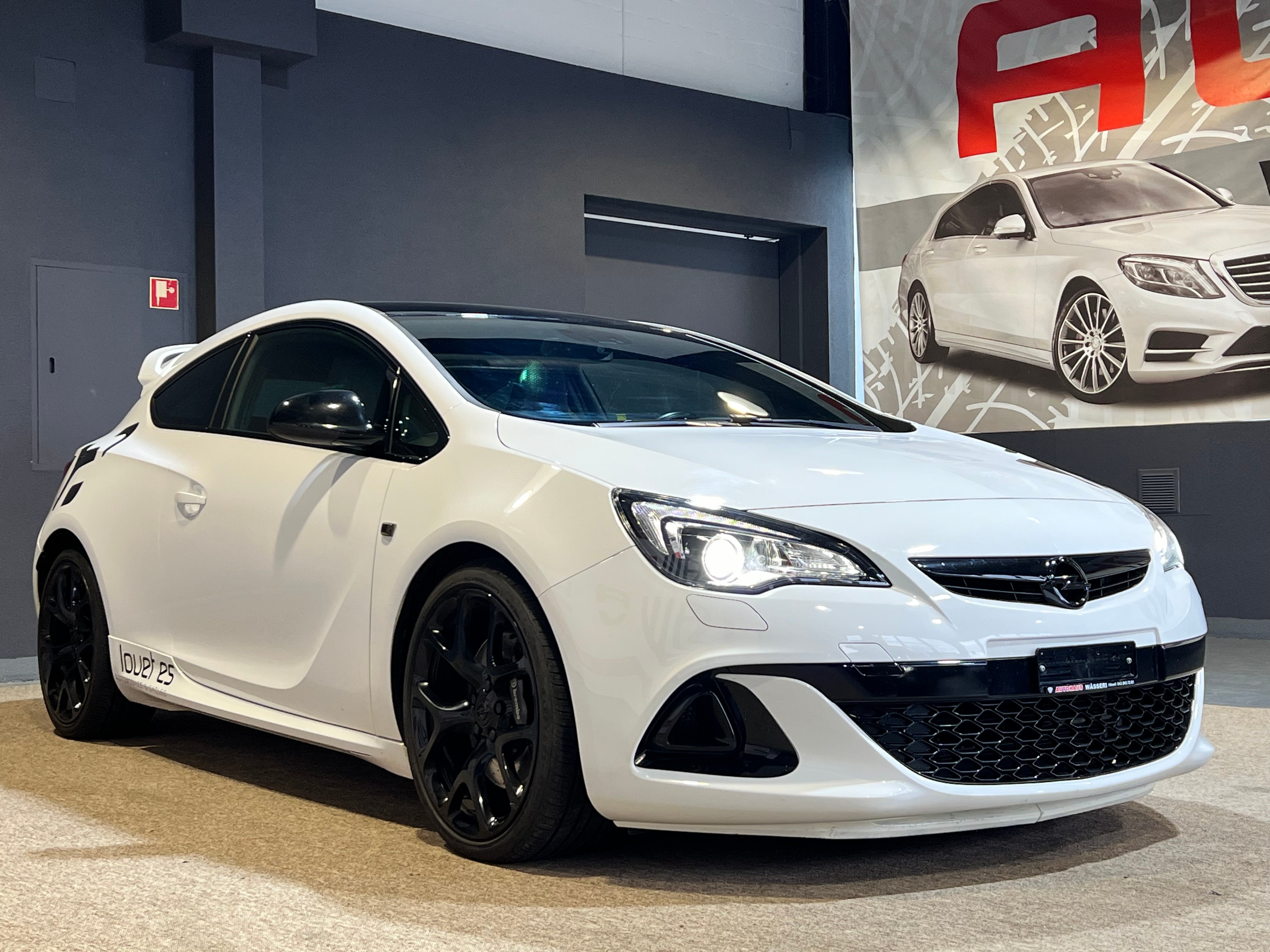 OPEL Astra GTC 2.0i 16V Turbo OPC