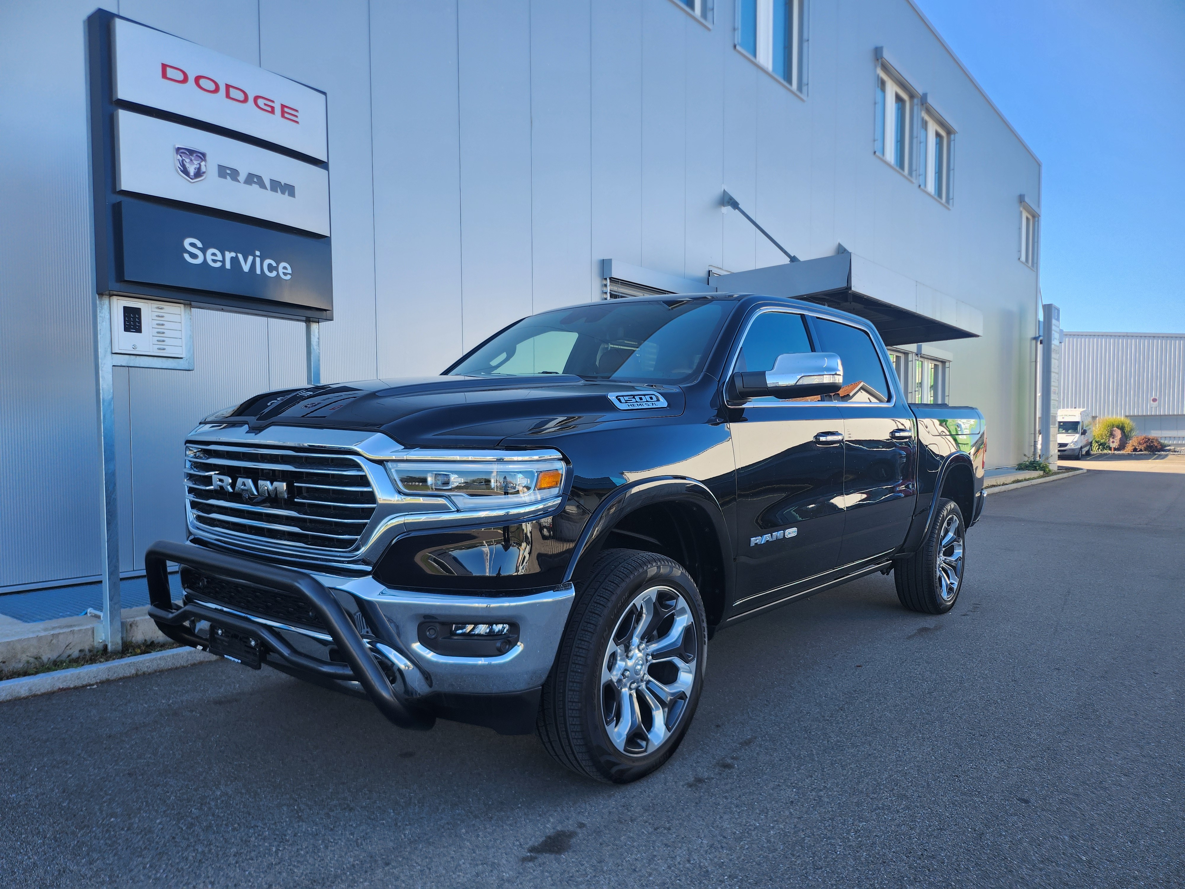 DODGE Ram 1500 5.7 4x4 Crew Cab Longhorn