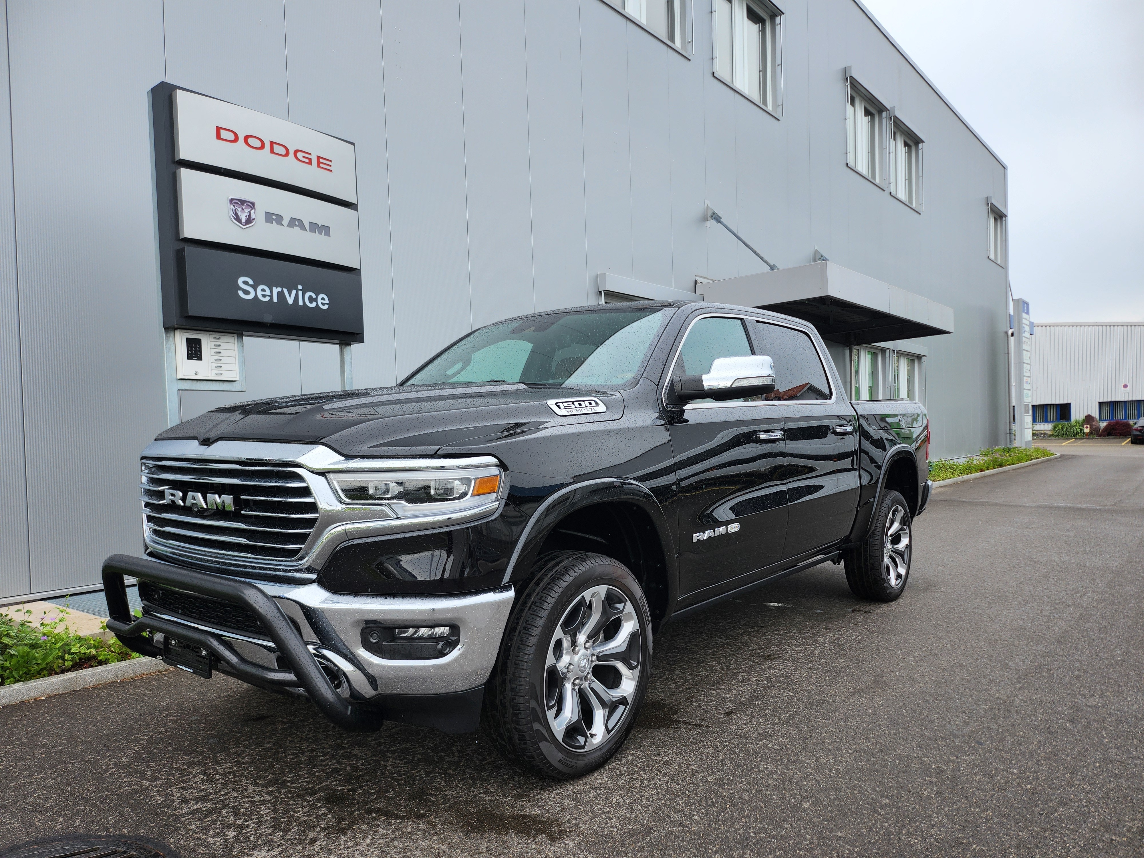 DODGE Ram 1500 5.7 4x4 Crew Cab Longhorn