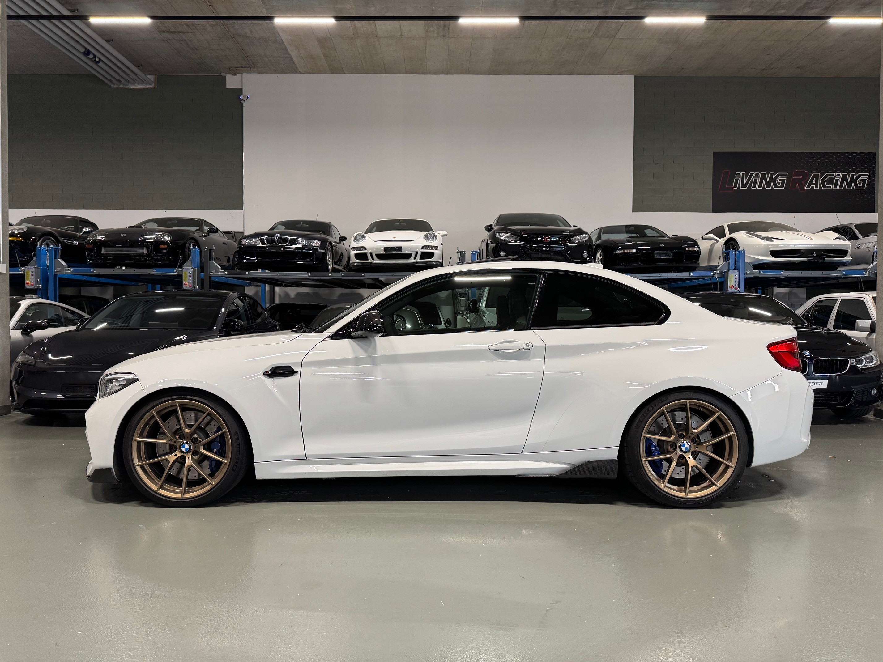 BMW M2 Competition Drivelogic