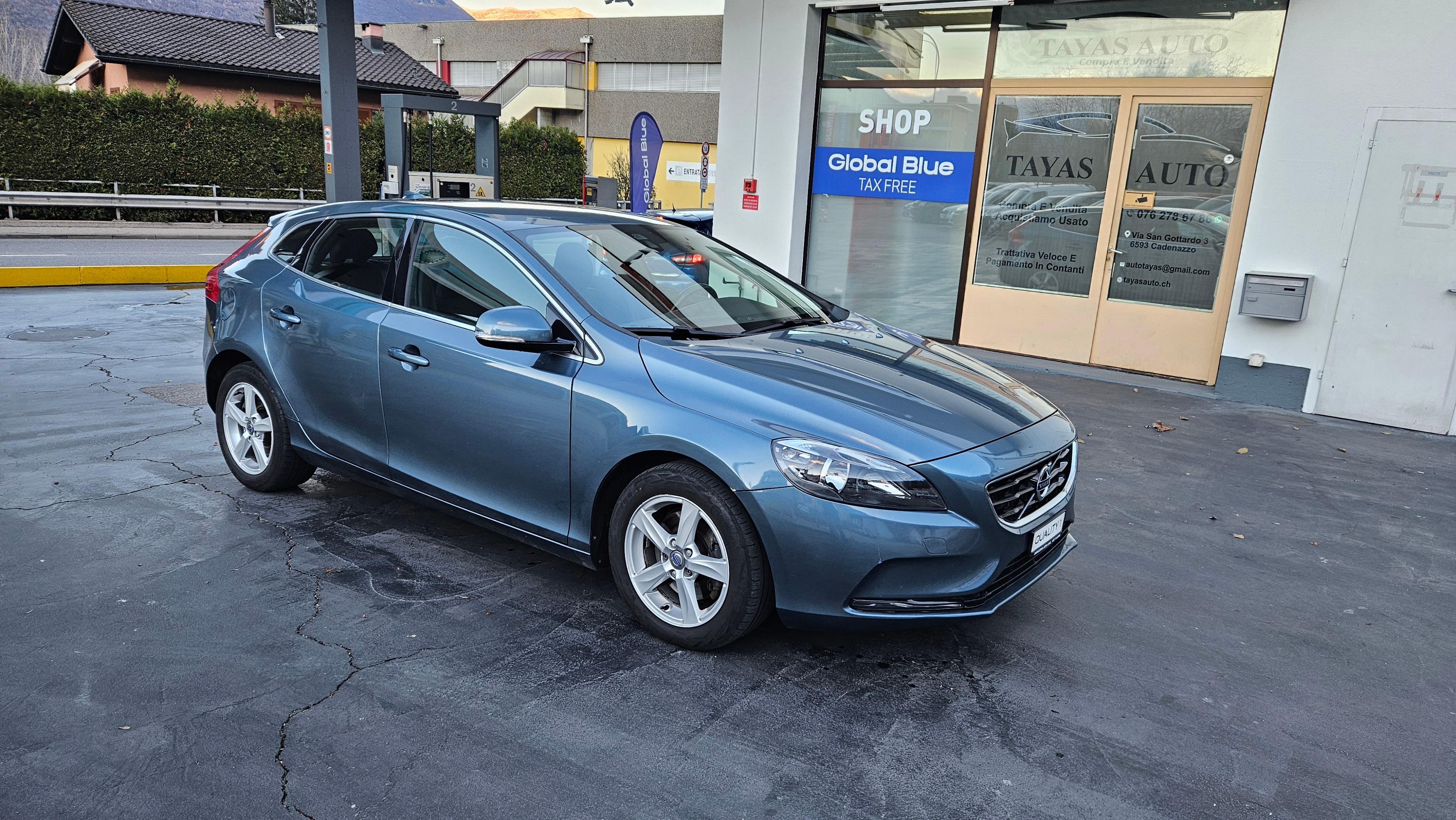 VOLVO V40 D2 Momentum Powershift