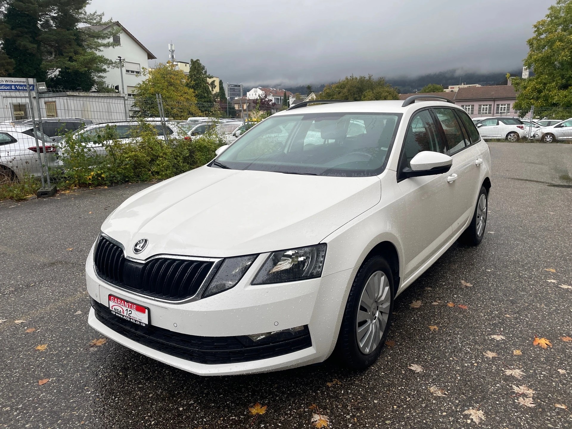 SKODA Octavia Combi 1.6 TDI Ambition 4x4 ** Gr. Navi ** Klima-auto ** PDC v&h ** Tempomat ** Frisch Ab MF