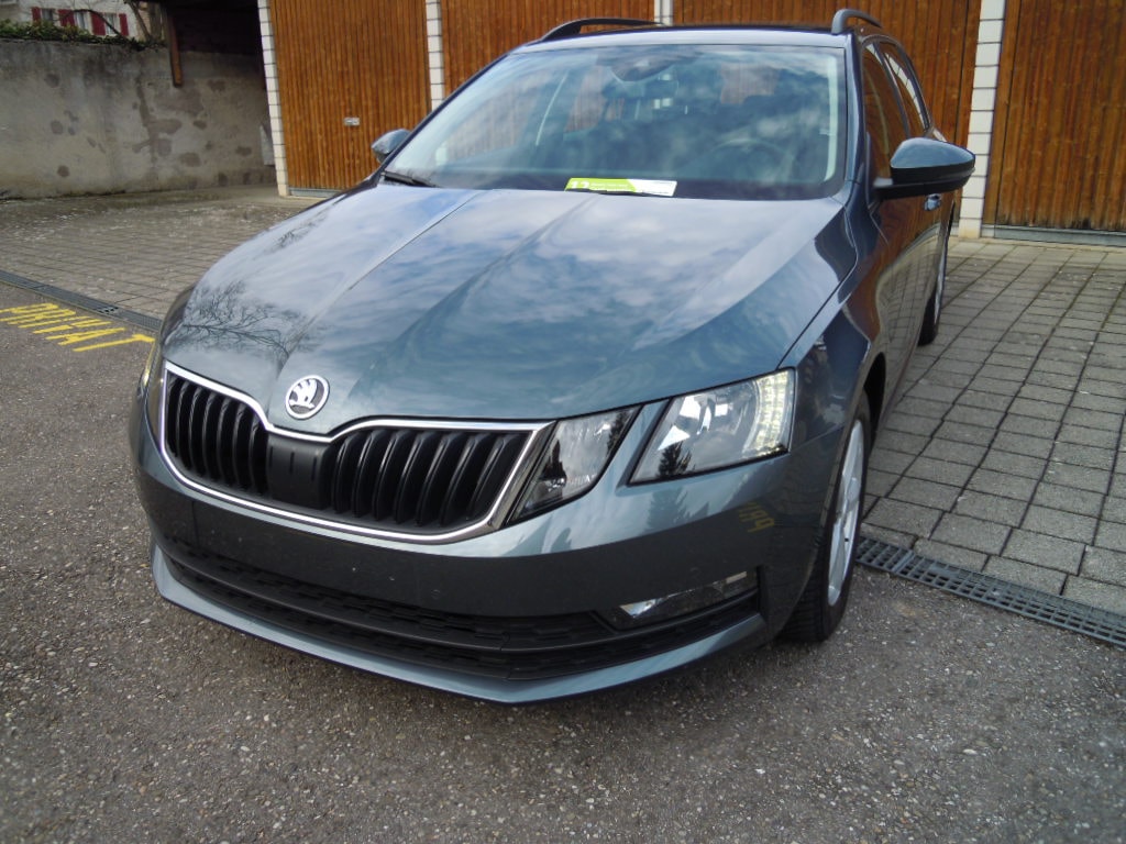 SKODA Octavia Combi 1.5 TSI Ambition DSG