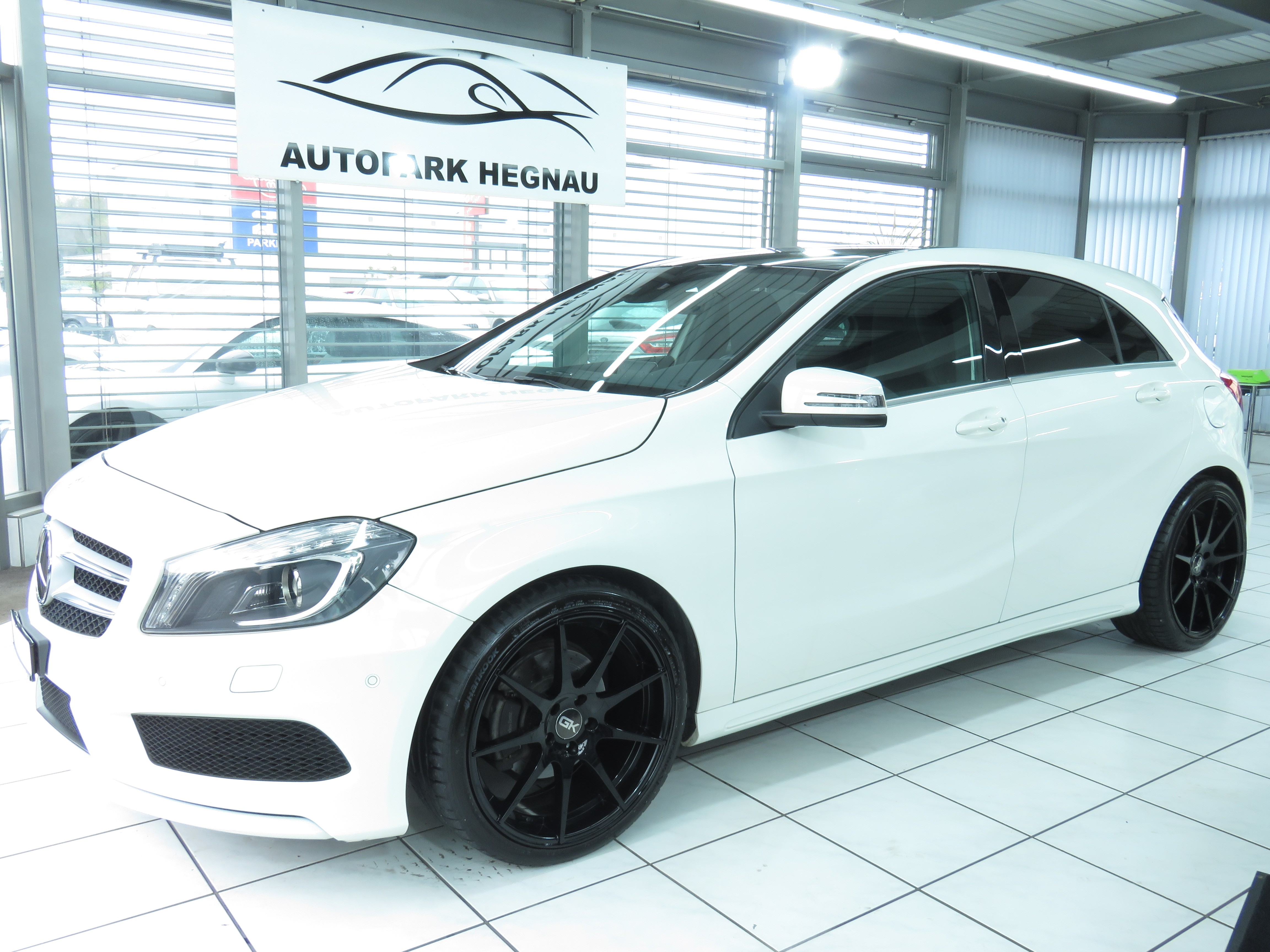 MERCEDES-BENZ A 200 AMG Line