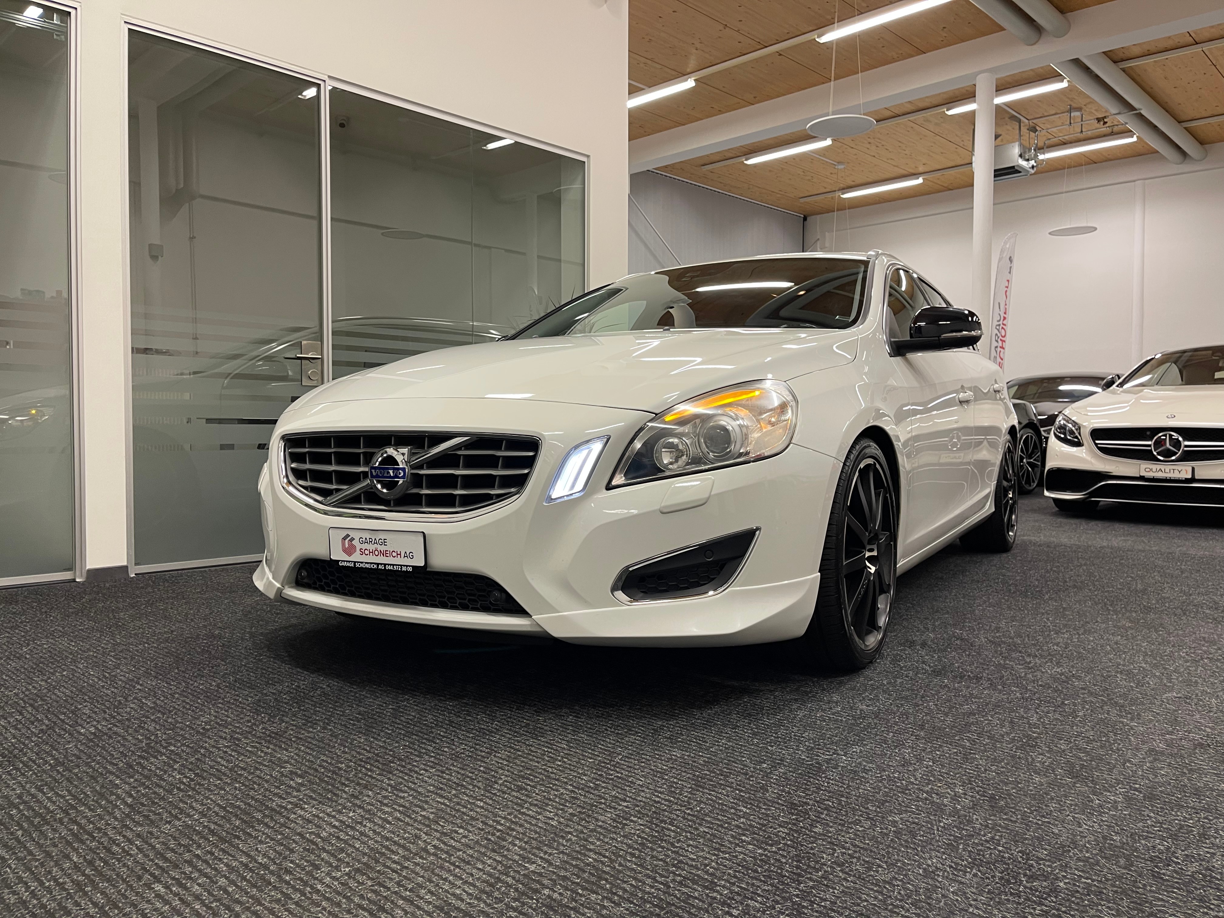 VOLVO V60 T5 Summum Powershift