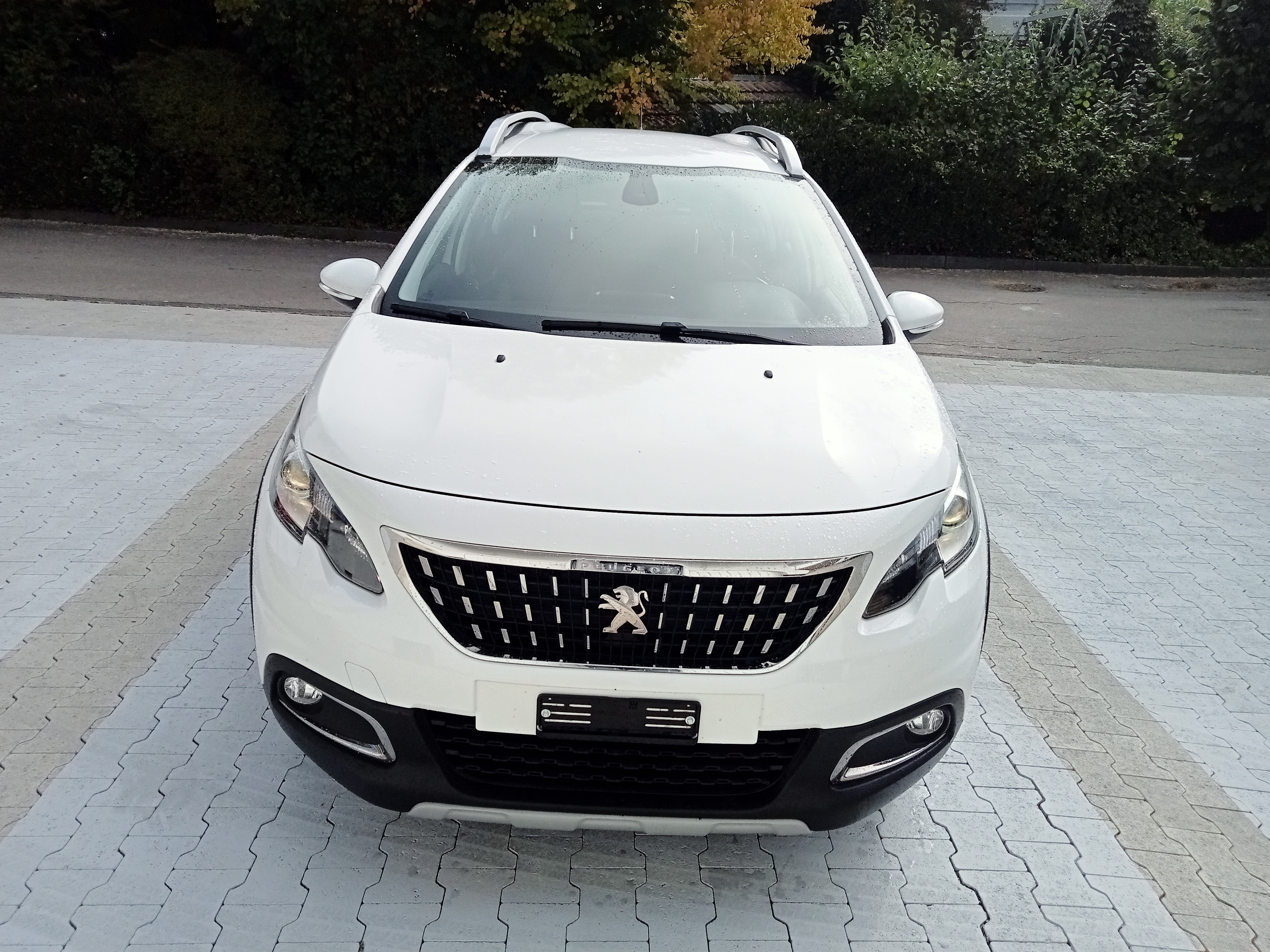 PEUGEOT 2008 1.5 BlueHDi Allure EAT, mit MFK 10.2024 und grosse service