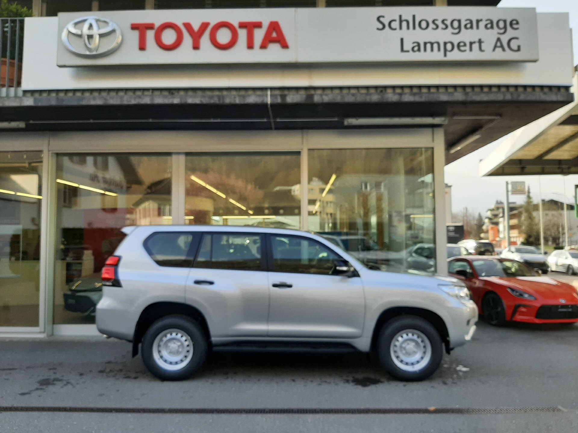 TOYOTA Land Cruiser 2.8 D 204 Active