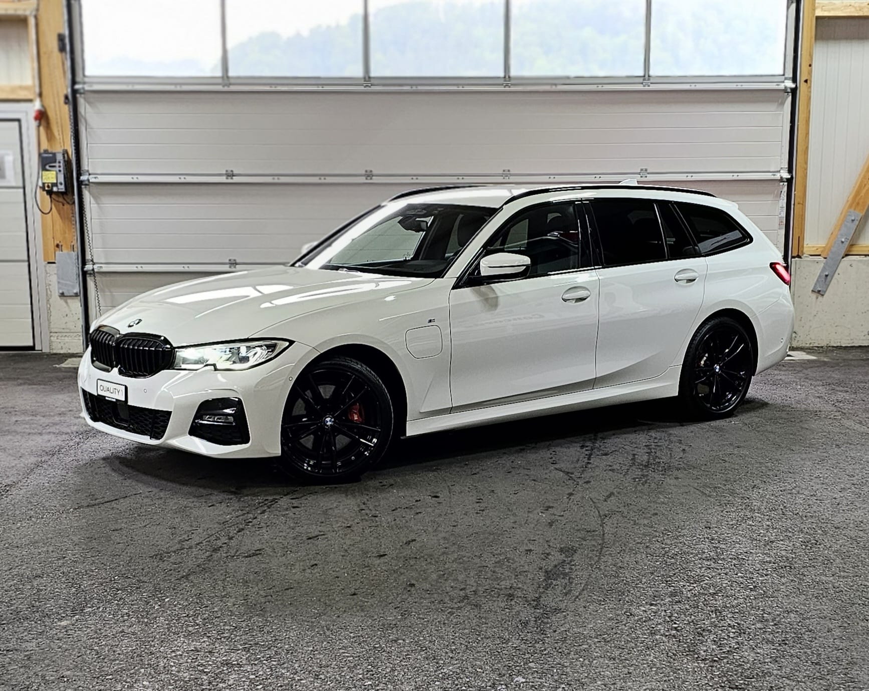 BMW 330e x DriveTouring M Sport Steptronic