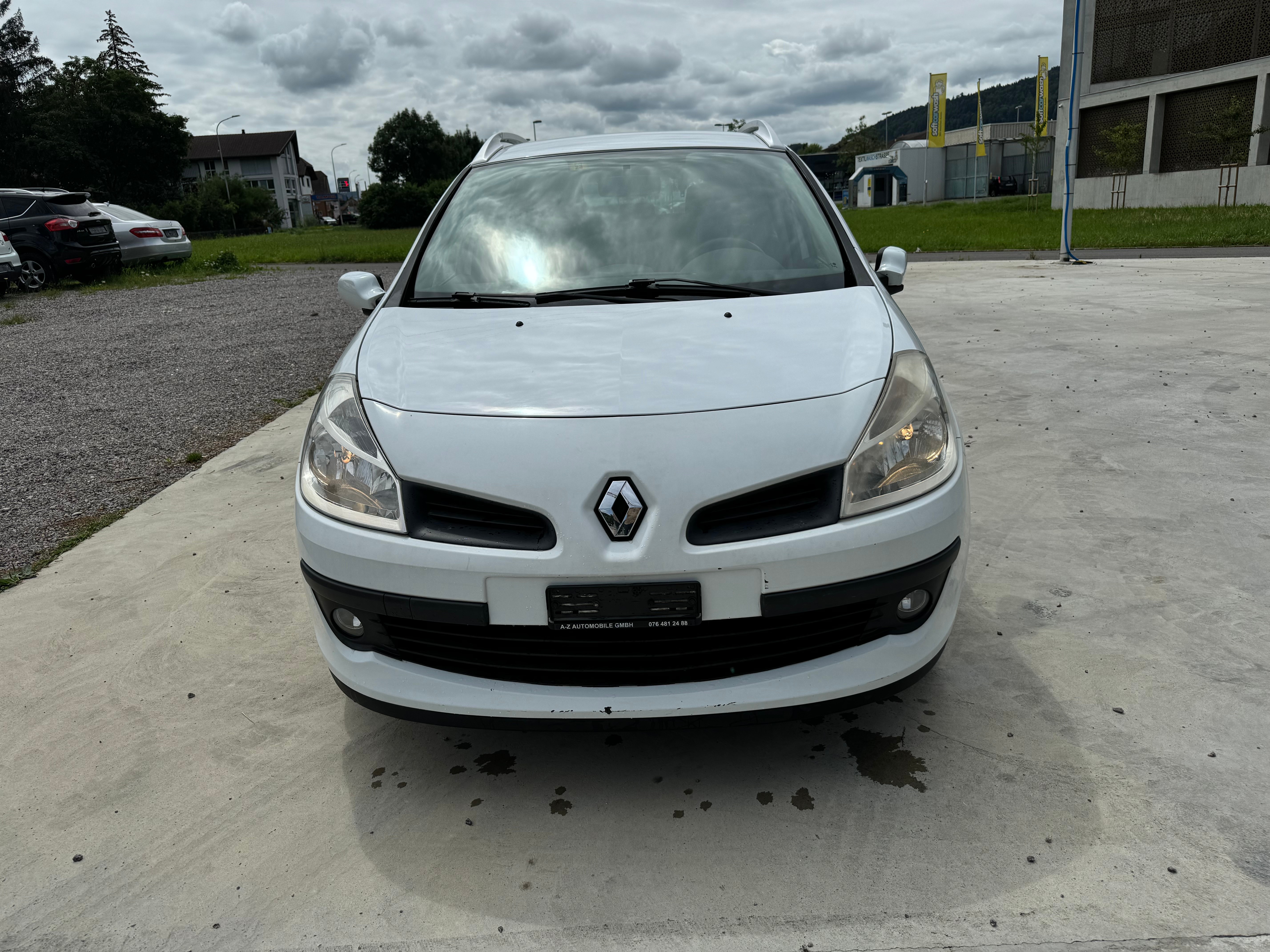 RENAULT Clio Grandtour 1.6 16V Dynamique Automatic