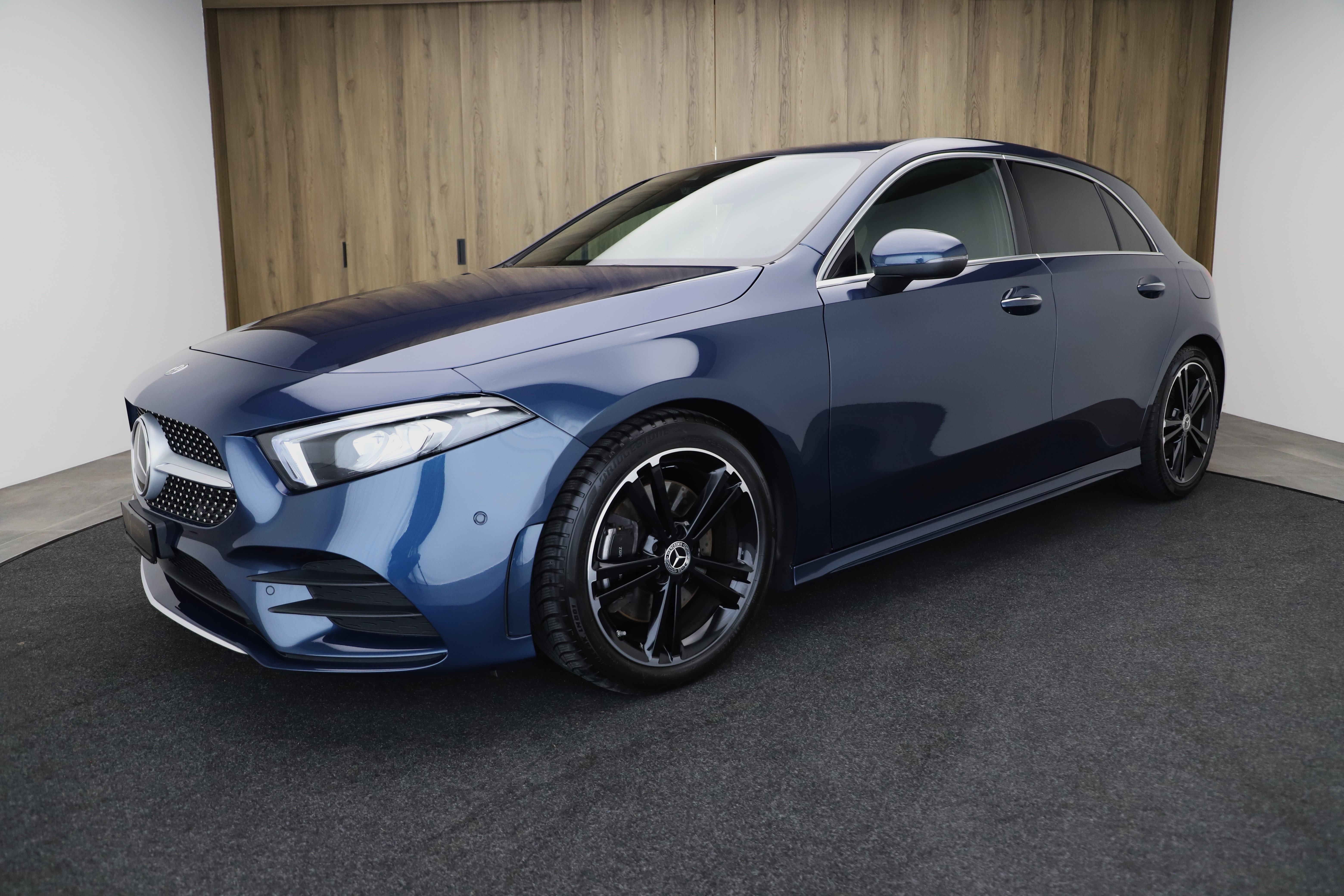 MERCEDES-BENZ A 220 d AMG Line