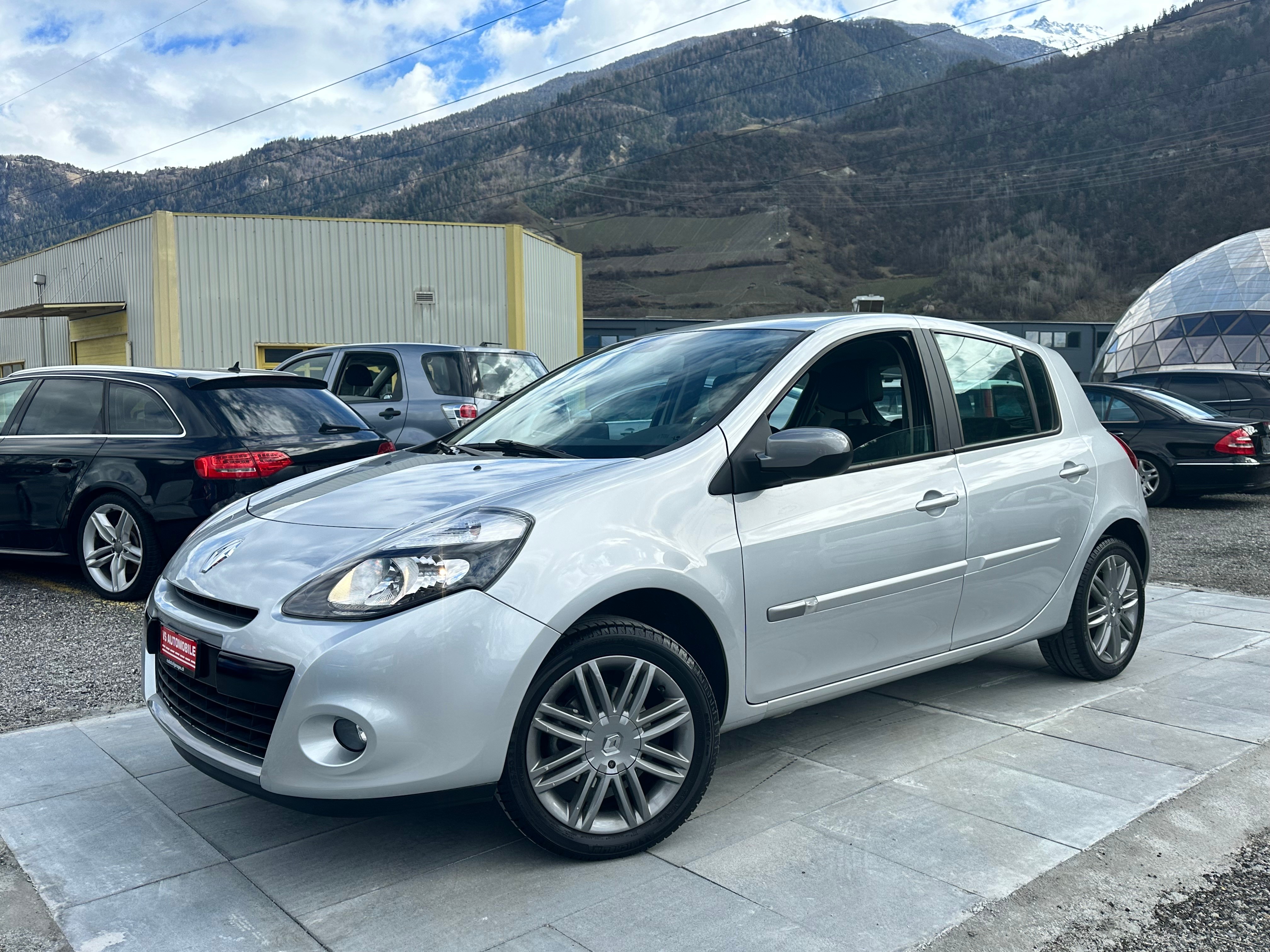 RENAULT Clio 1.6 16V Night&Day Automatic