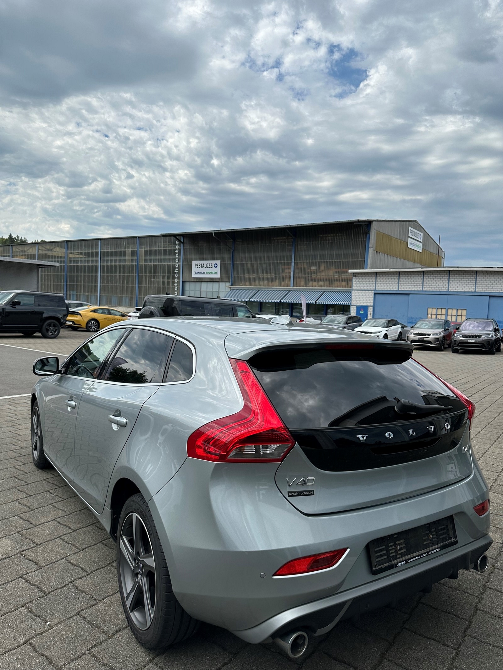 VOLVO V40 D4 R-Design