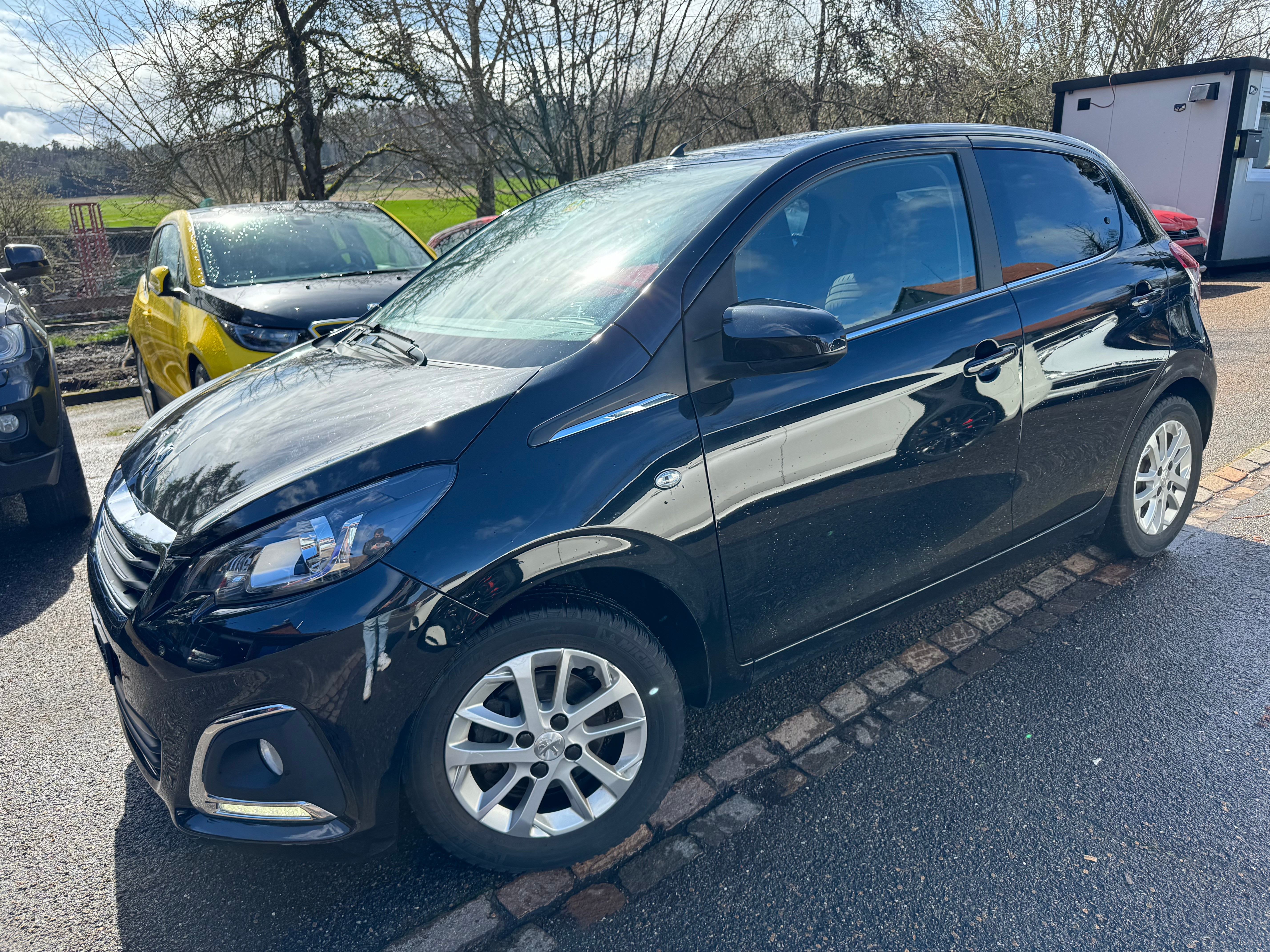 PEUGEOT 108 1.2 VTi Active Top