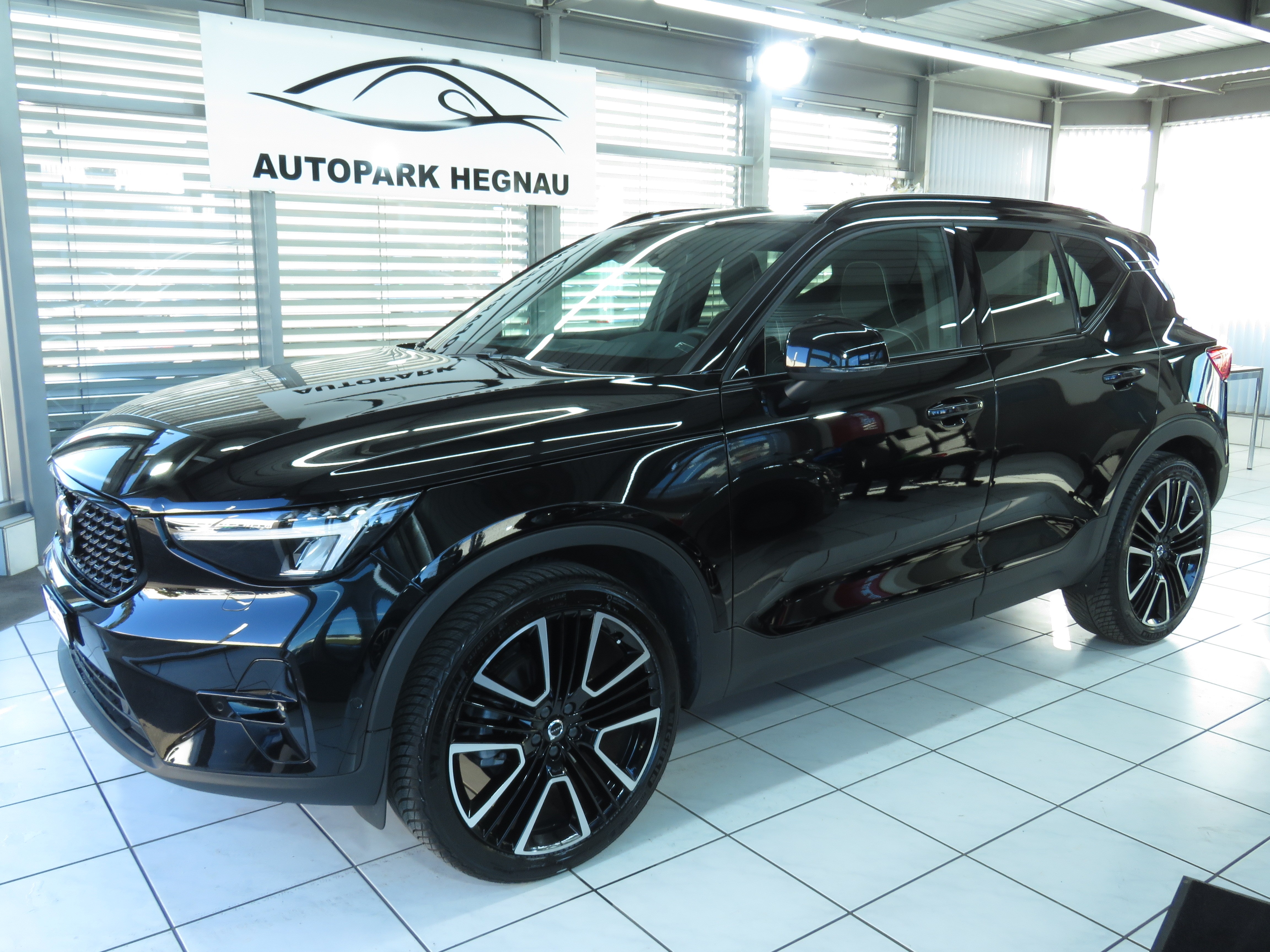 VOLVO XC40 B5 Benzin Mild Hybrid AWD Ultimate Dark Geartronic