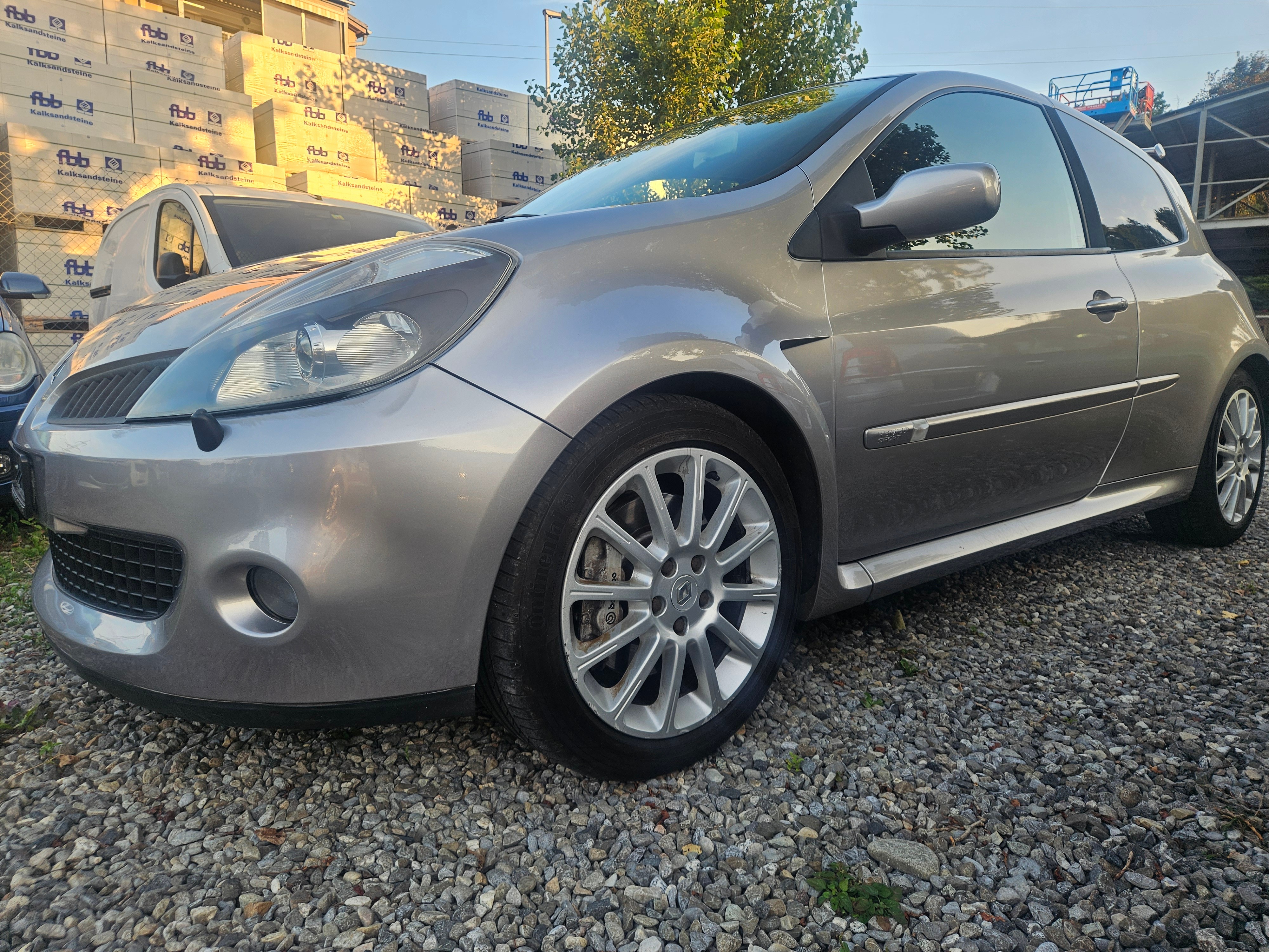 RENAULT Clio 2.0 16V Sport