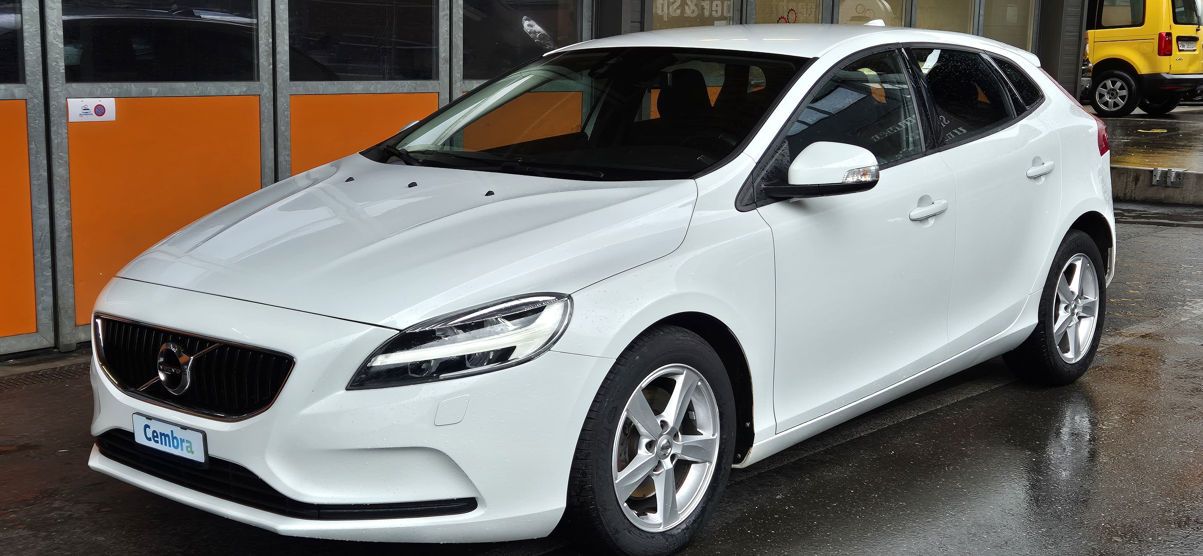 VOLVO V40 T2 Kinetic