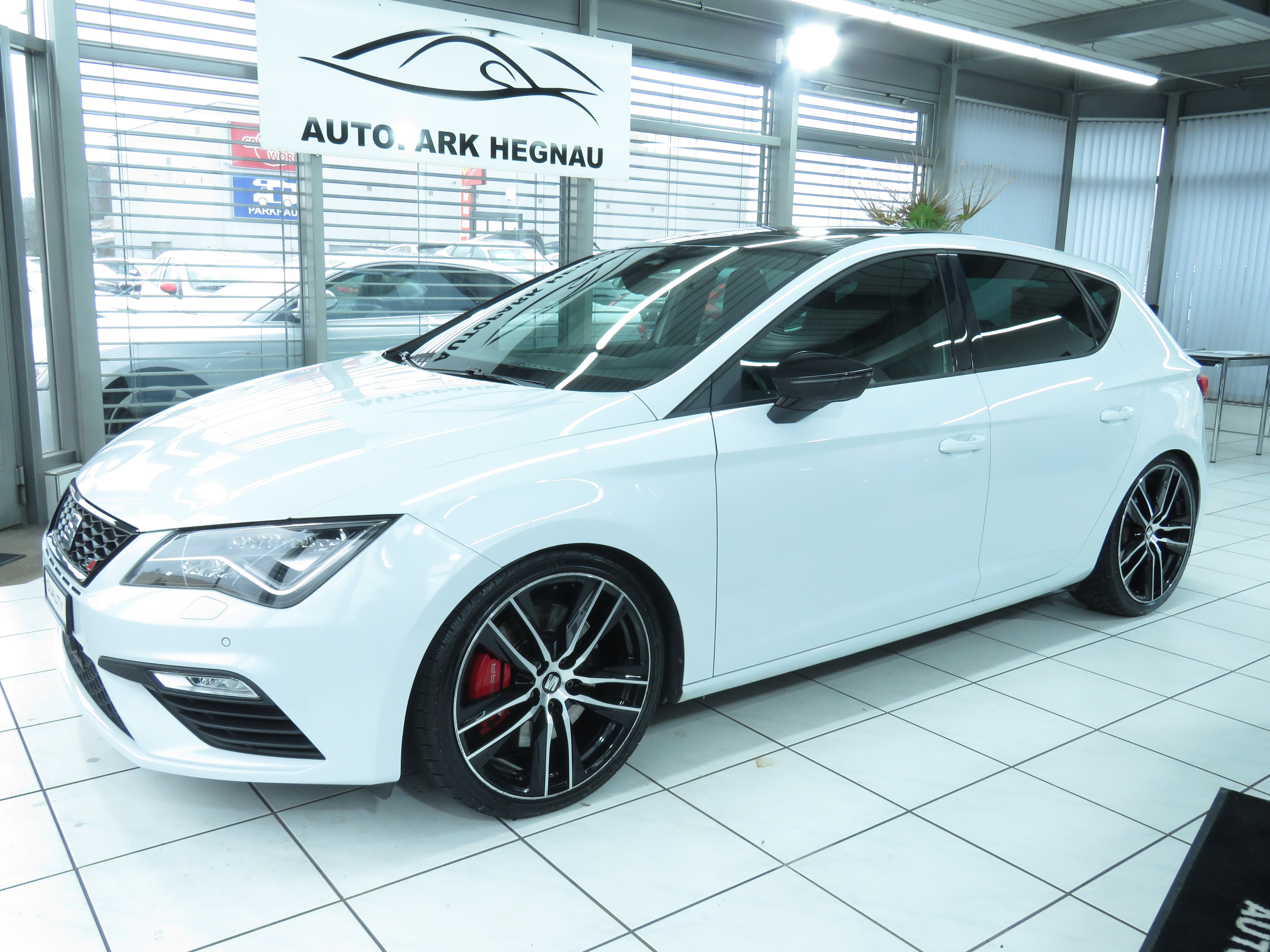 SEAT Leon 2.0 TSI Cupra 300 DSG