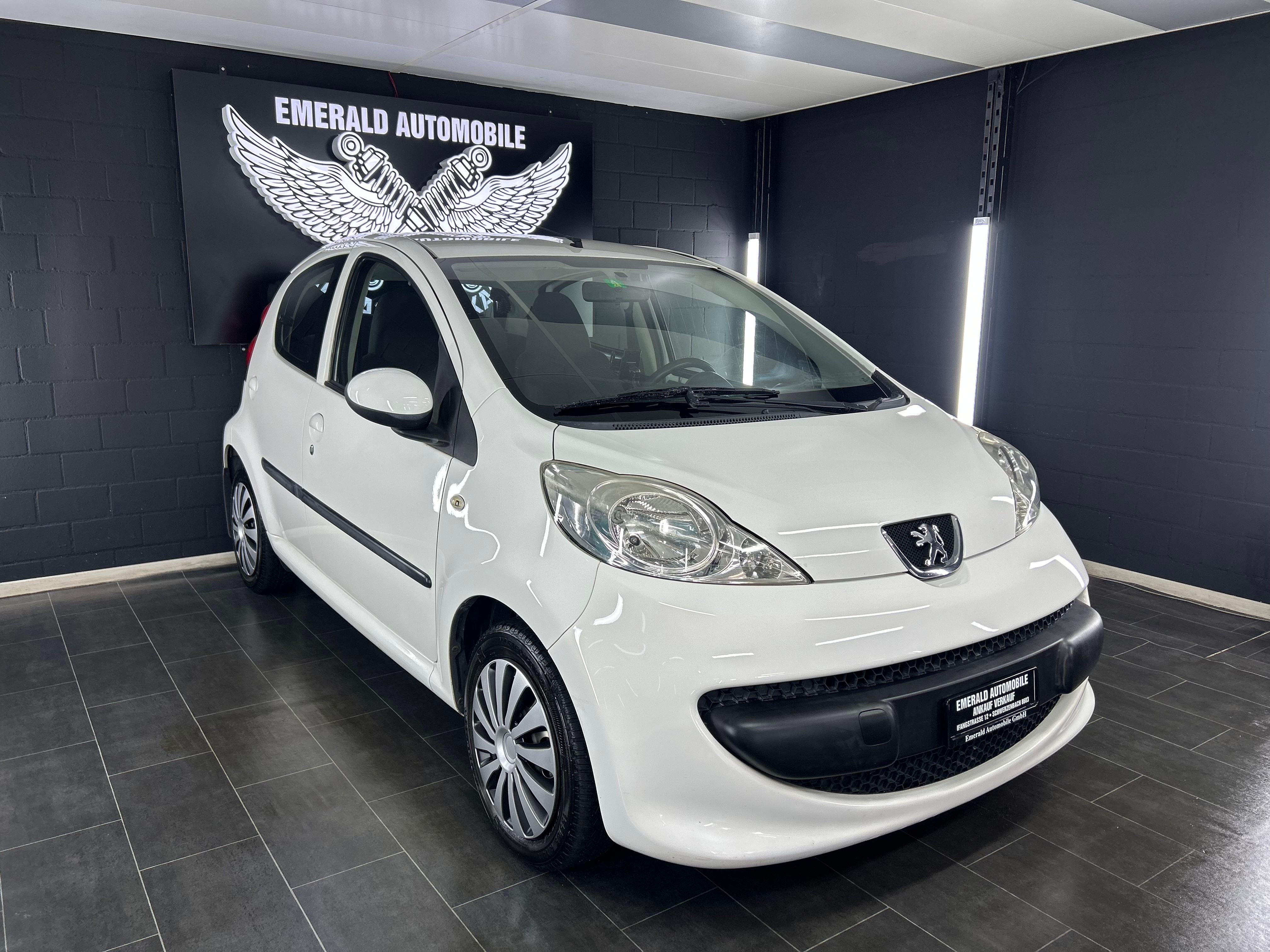 PEUGEOT 107 1.0 Black&Silver Edition 2-Tronic