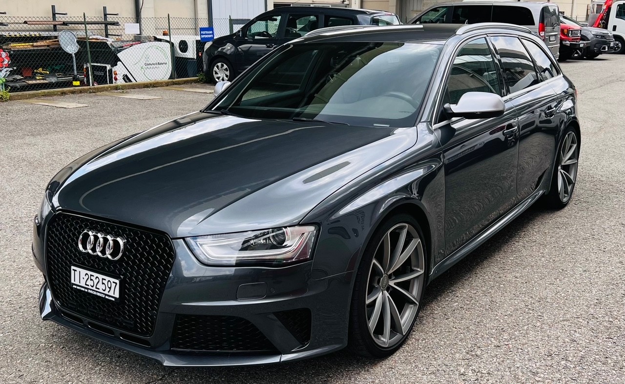 AUDI RS4 Avant 4.2 FSI V8 quattro S-tronic