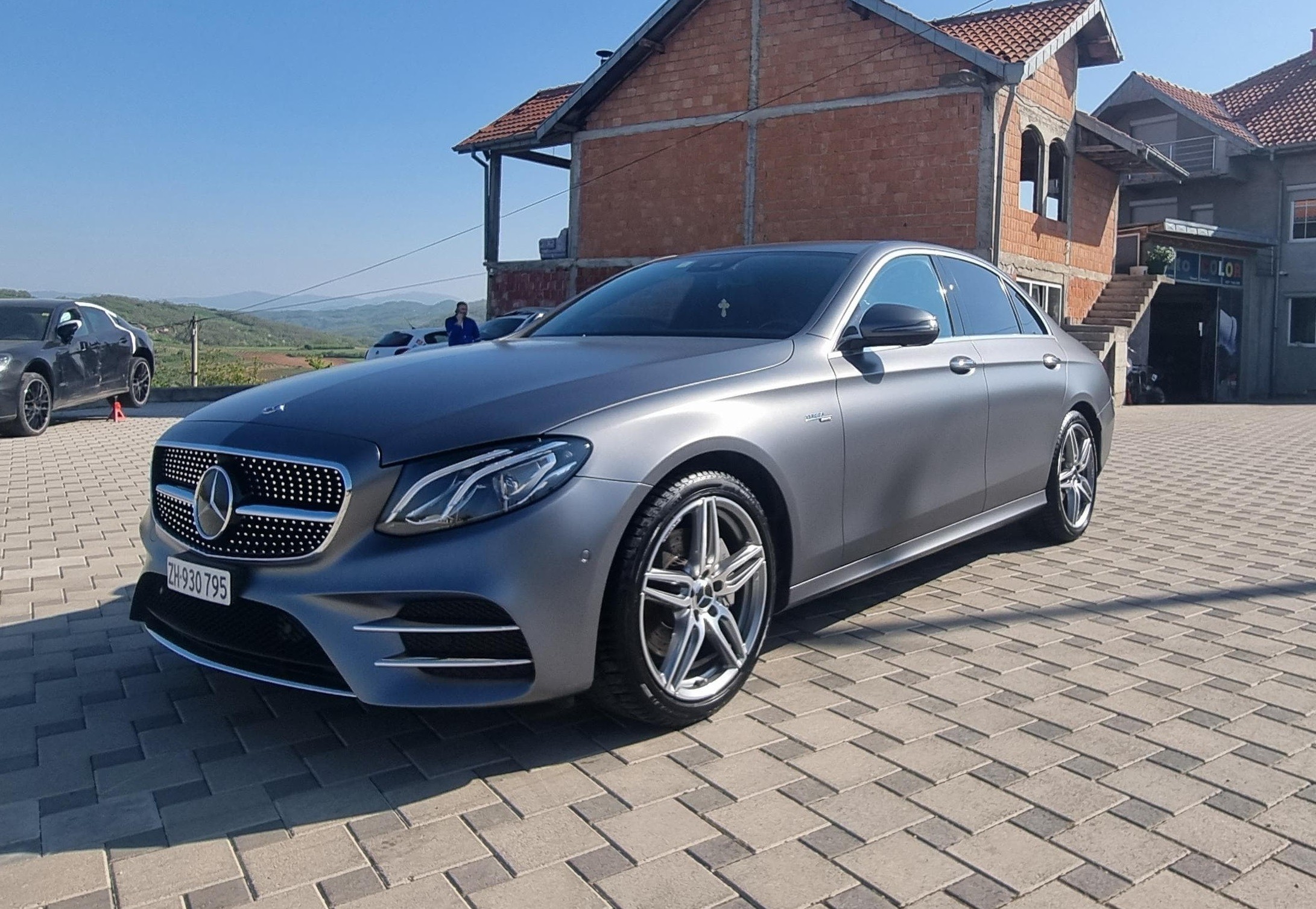 MERCEDES-BENZ E 200 AMG Line 9G-Tronic (Grau Matt)