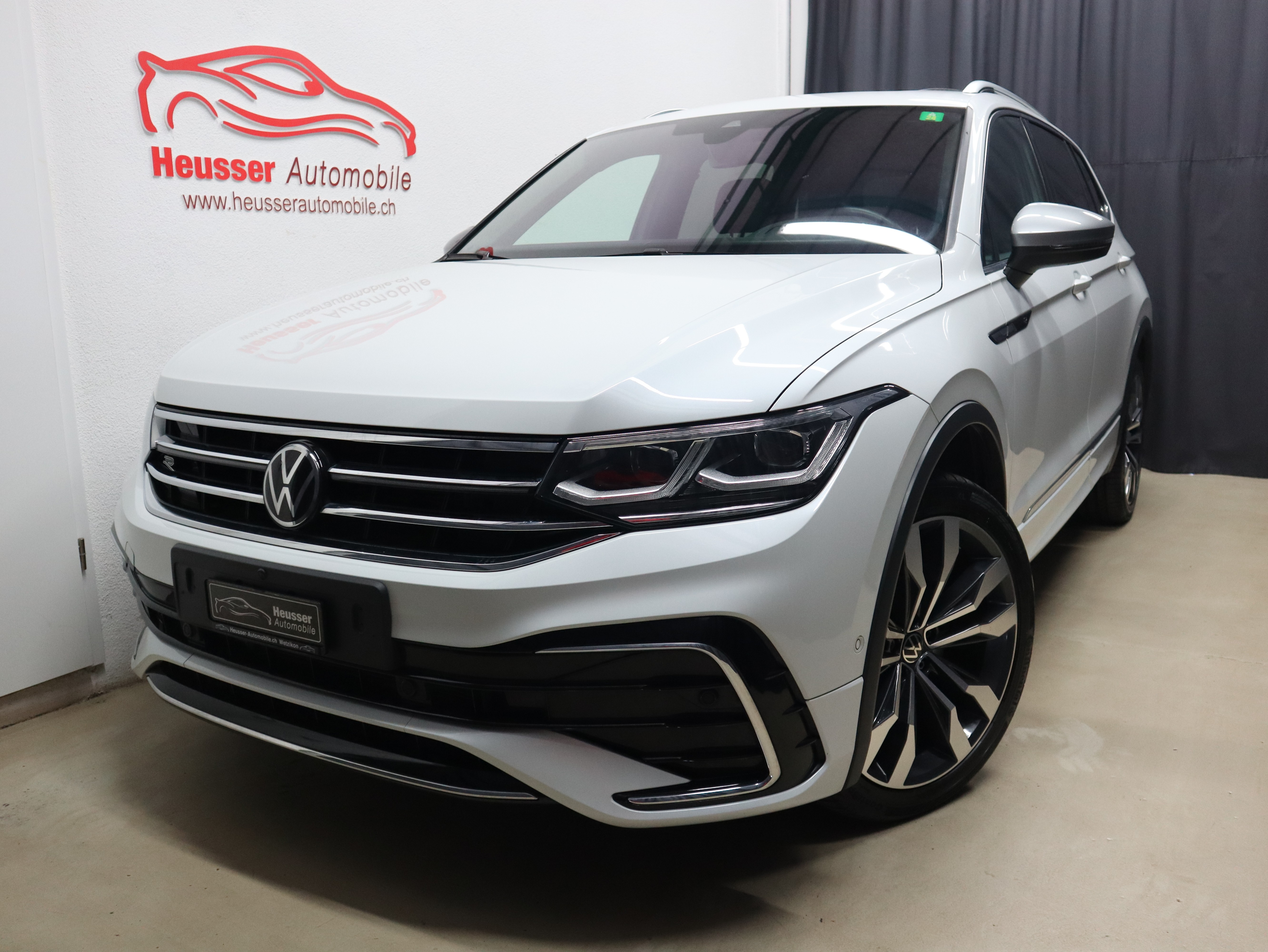 VW Tiguan Allspace 2.0 TDI R-Line 4Motion DSG - 7 Sitzplätze - Panorama - Leder - Standheizung - Harman/Kardon - AHK - 200 PS