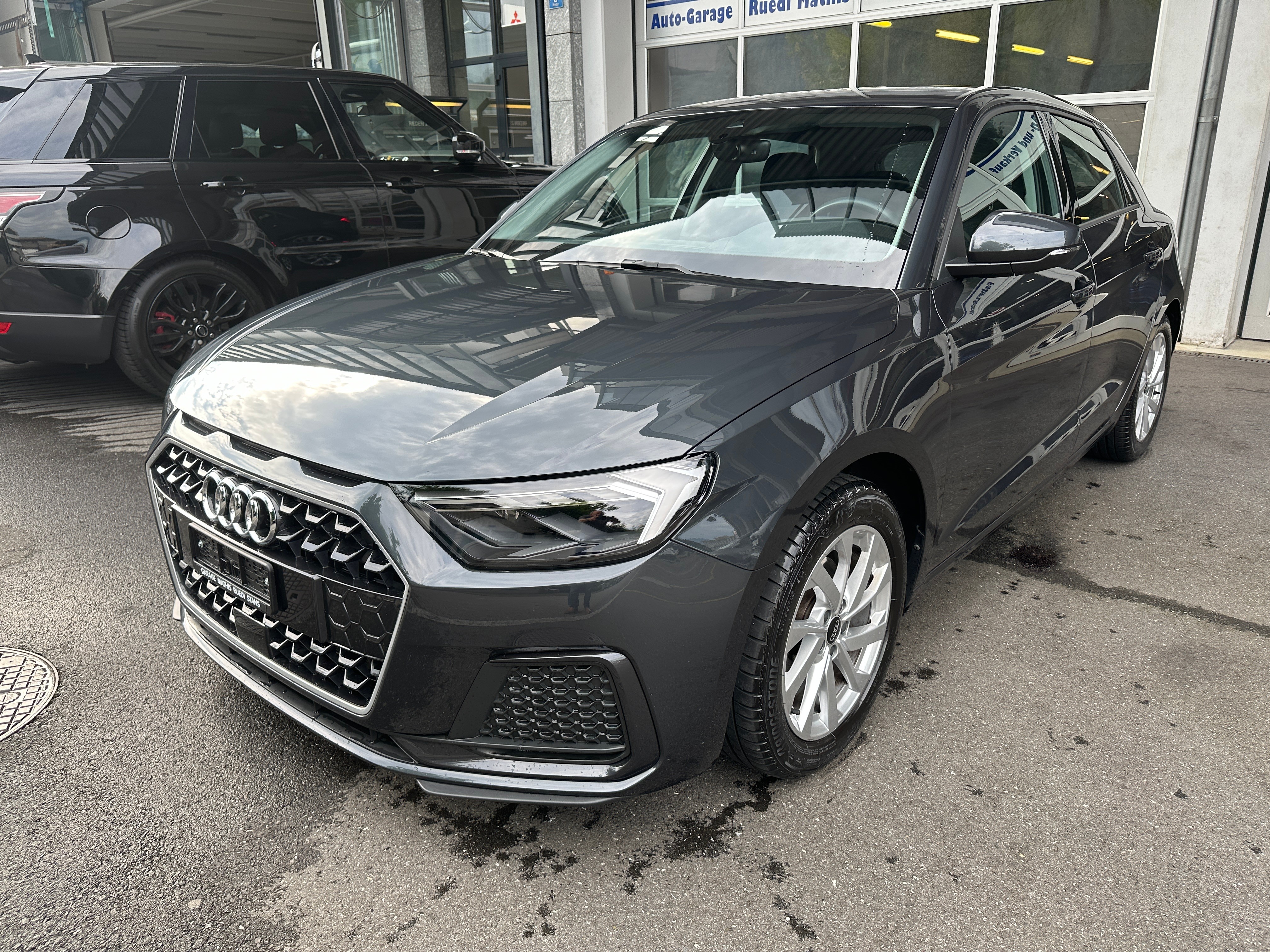 AUDI A1 Sportback 30 TFSI advanced Attraction ink. Gratisservice.