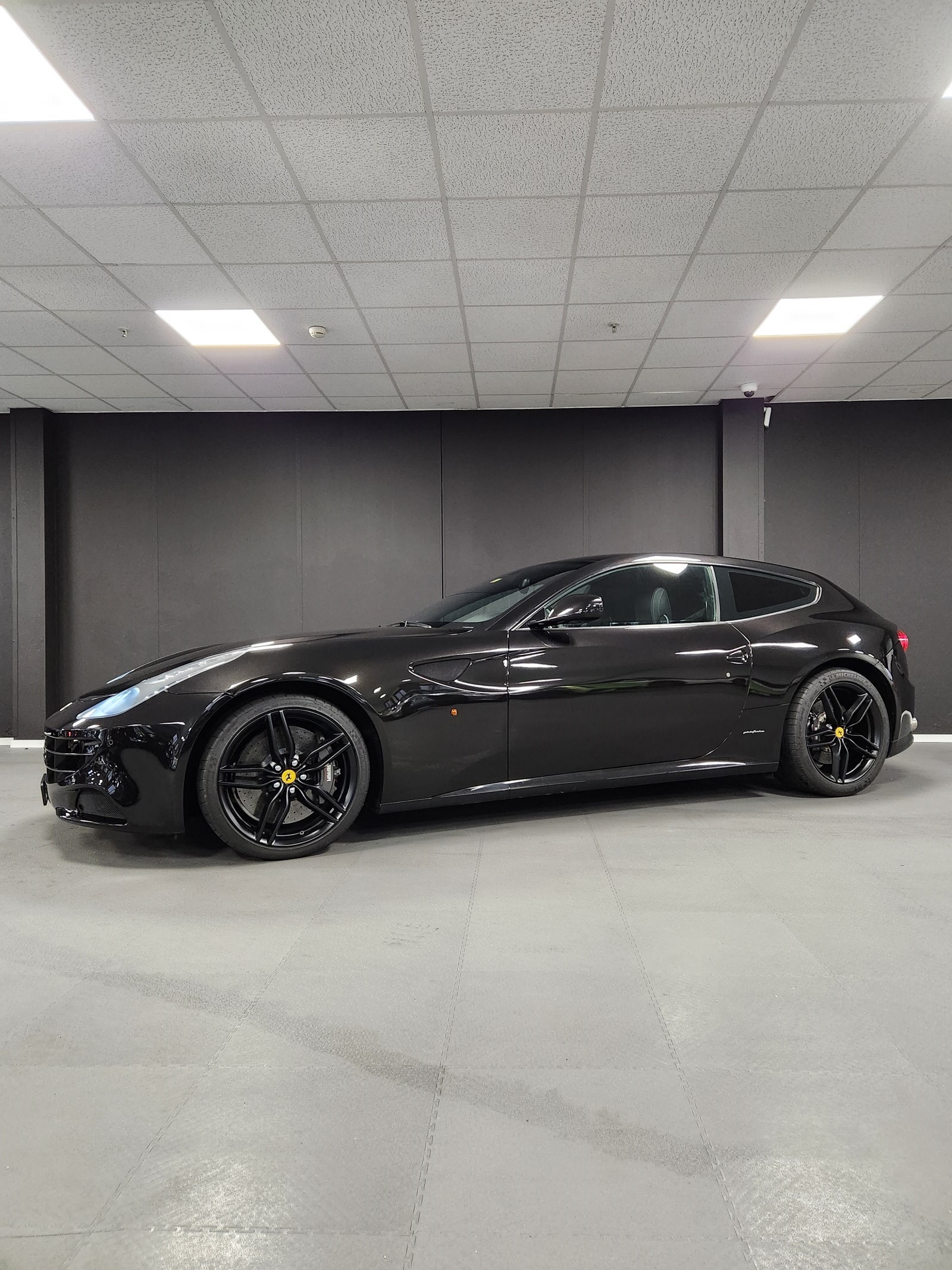 FERRARI FF