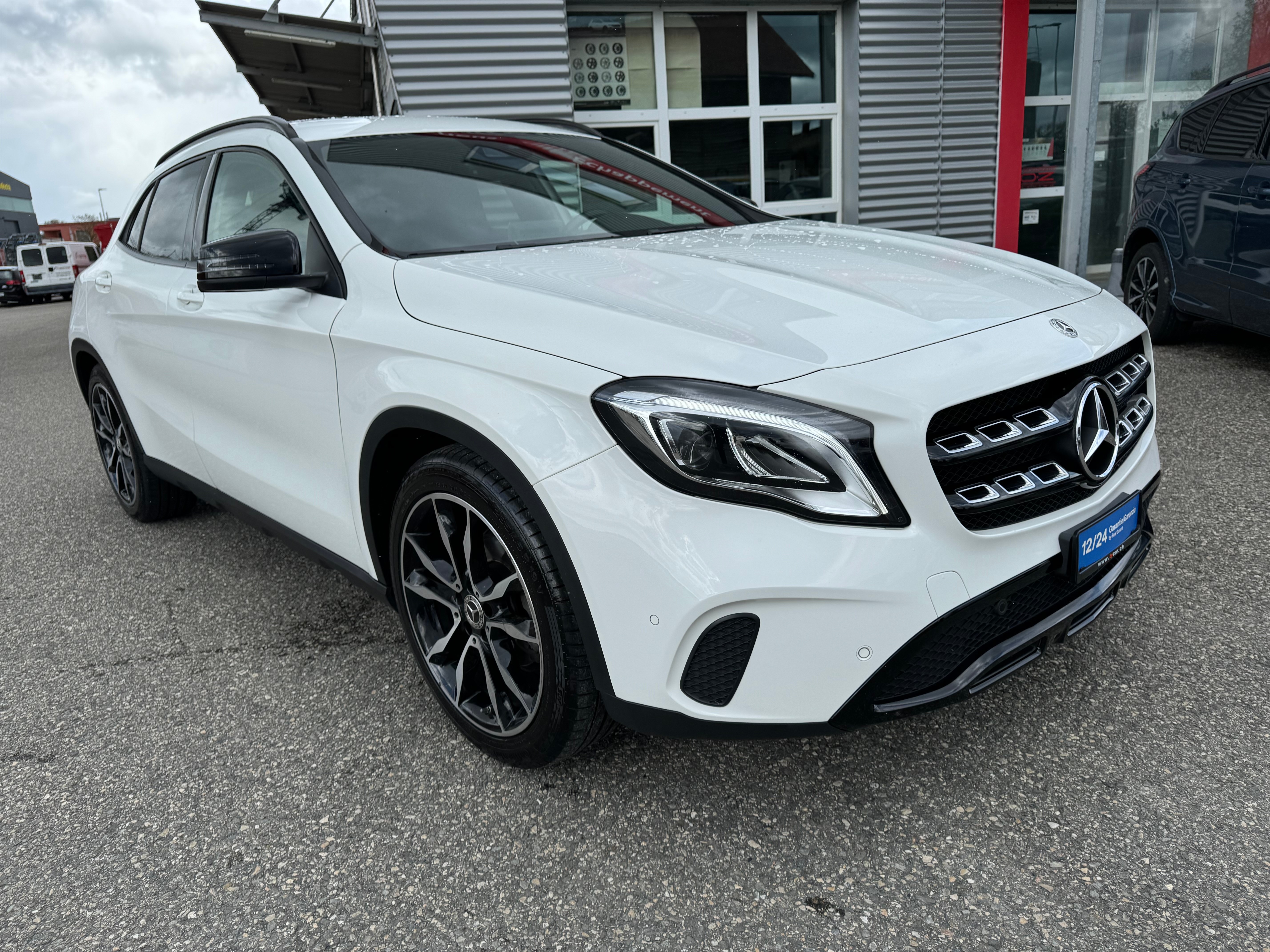 MERCEDES-BENZ GLA 200 Night Star 7G-DCT