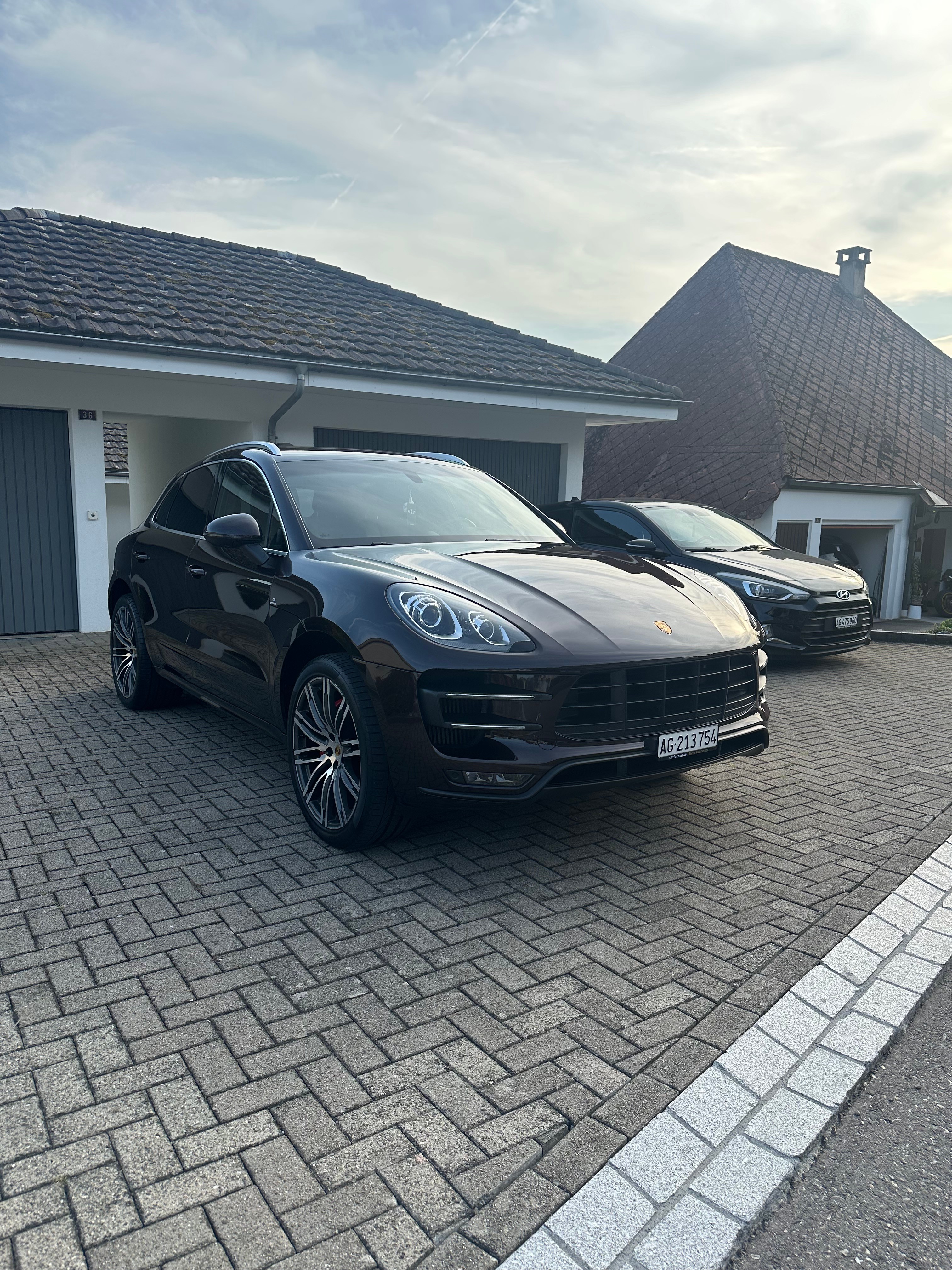 PORSCHE Macan Turbo PDK