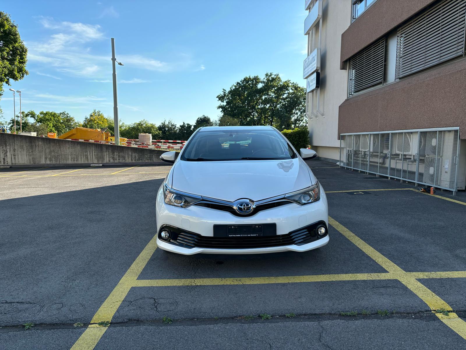 TOYOTA Auris 1.8 HSD Swiss Trend e-CVT