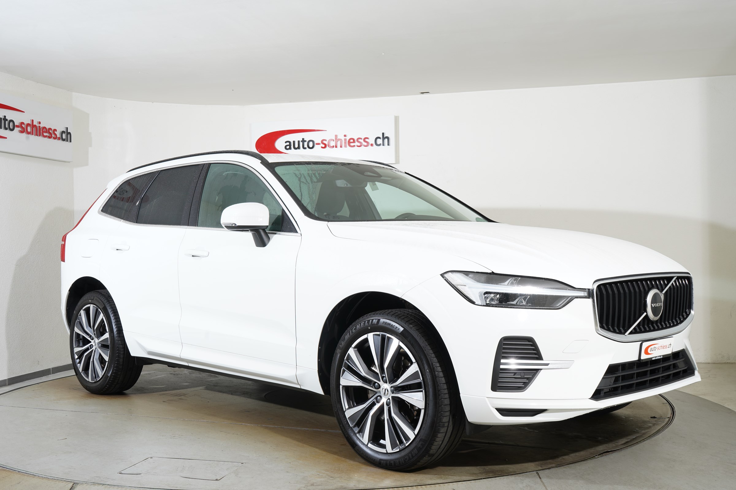 VOLVO XC60 B4 Benzin Mild Hybrid Momentum Geartronic