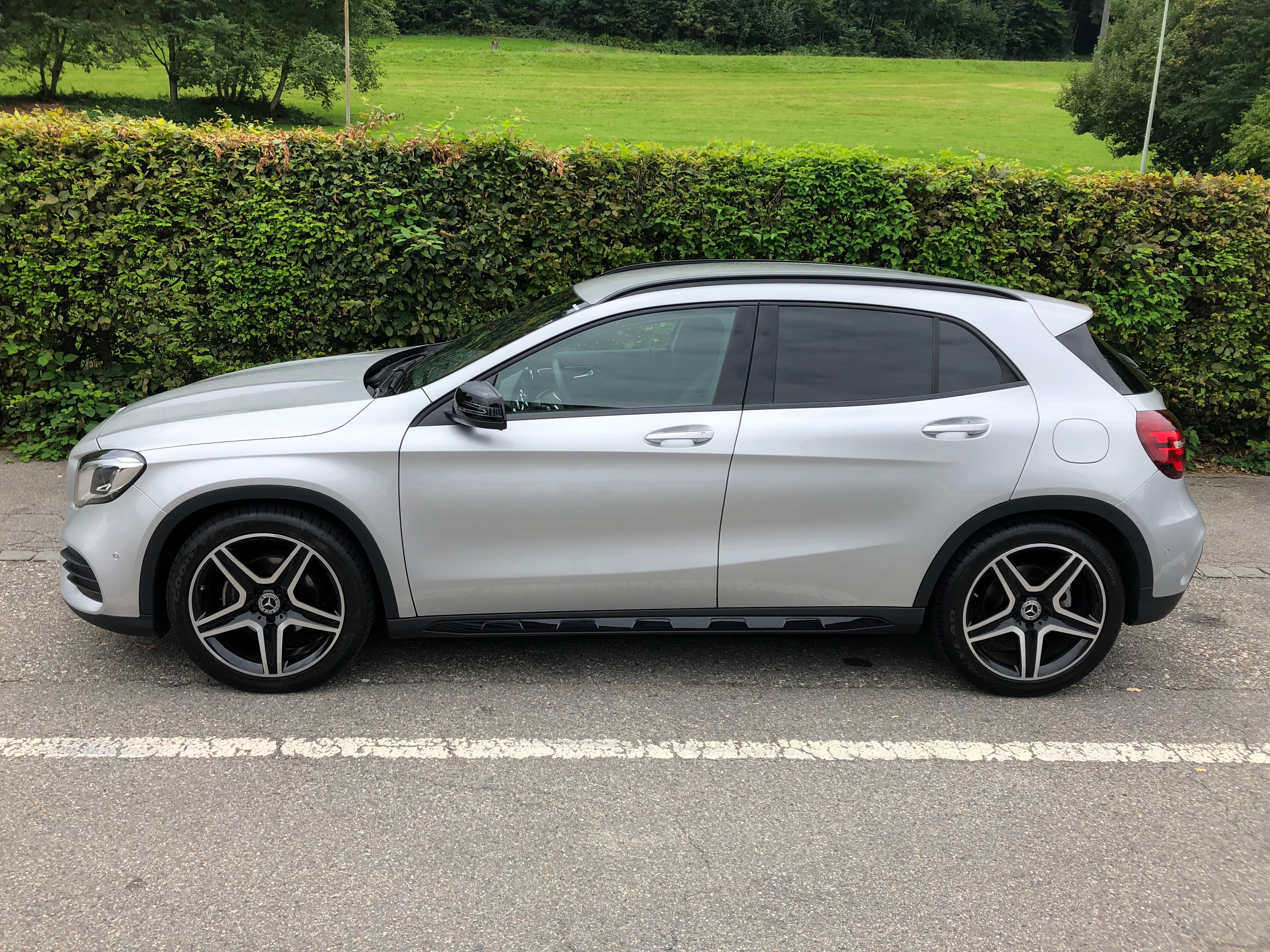 MERCEDES-BENZ GLA 200 d Swiss Star Edition AMG 4Matic 7G-DCT