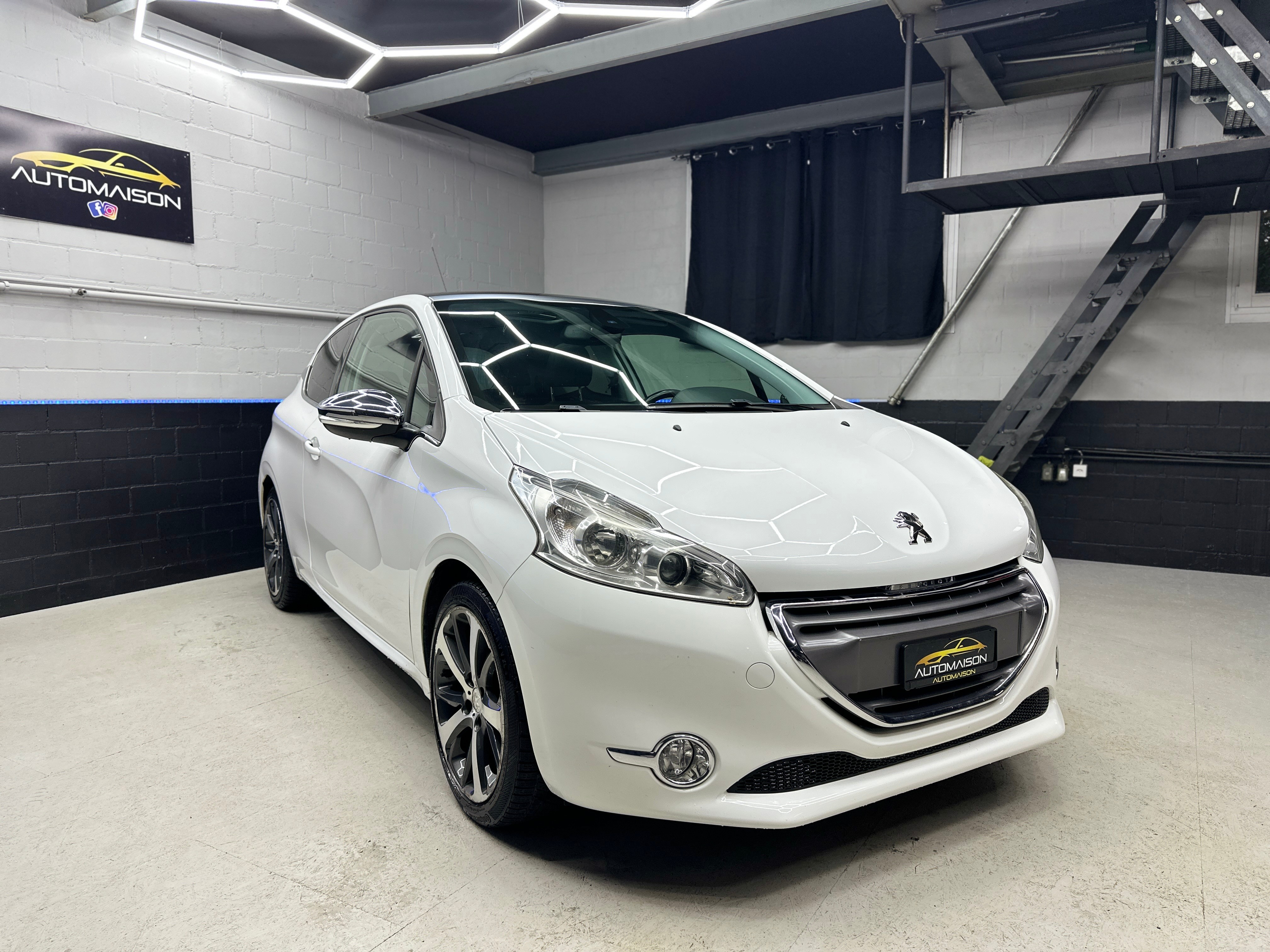 PEUGEOT 208 1.6 Turbo Allure