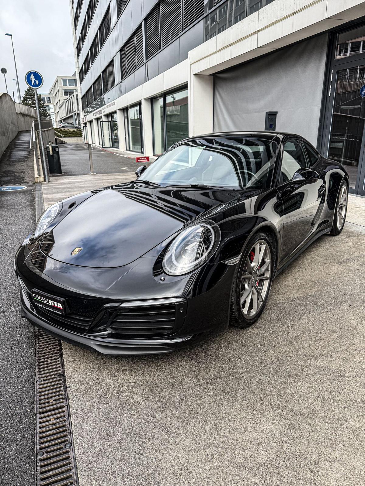 PORSCHE 911 Carrera 4S PDK