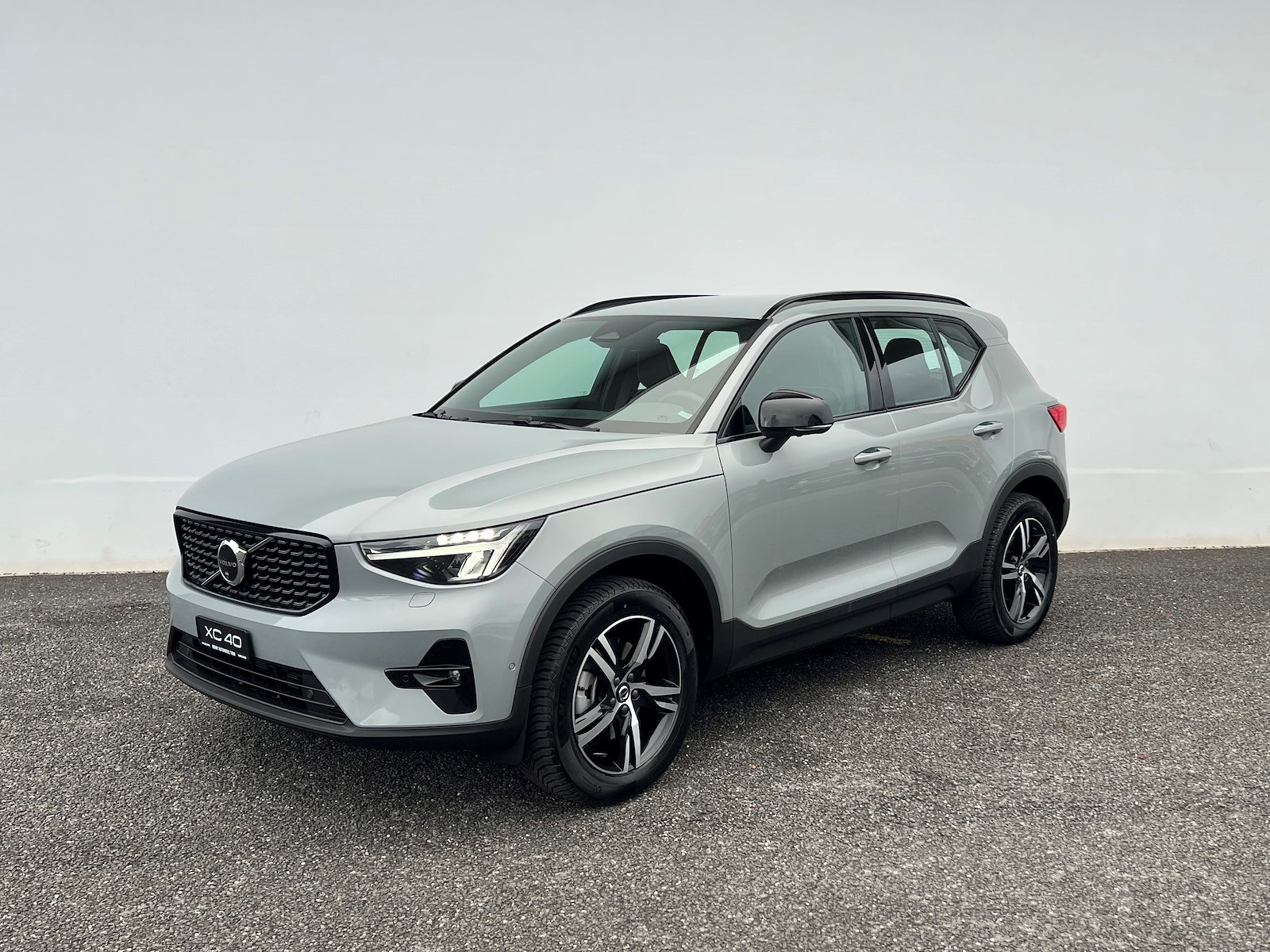 VOLVO XC40 2.0 B3 MH Plus Dark