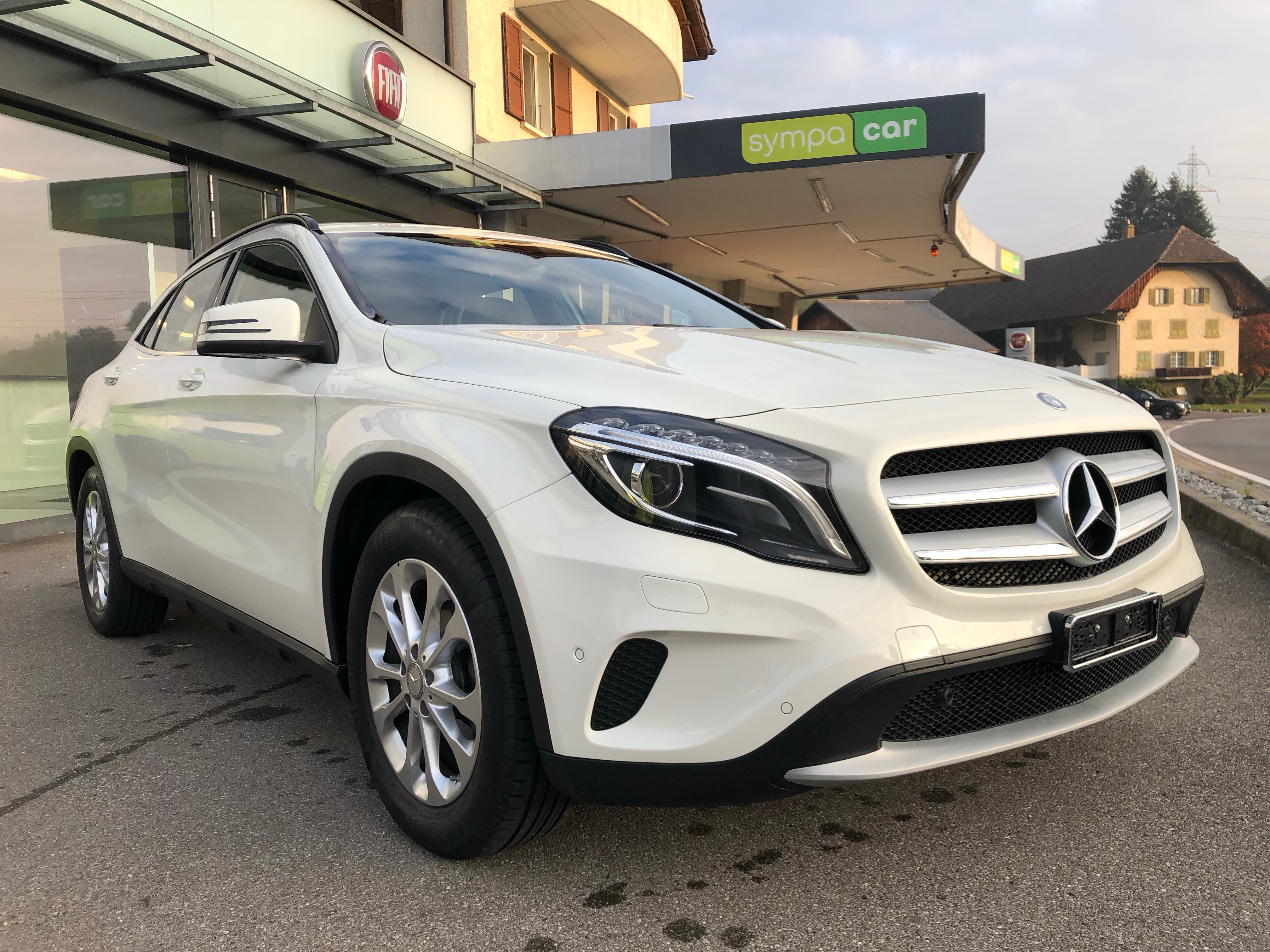 MERCEDES-BENZ GLA 200 CDI Style 4Matic 7G-DCT