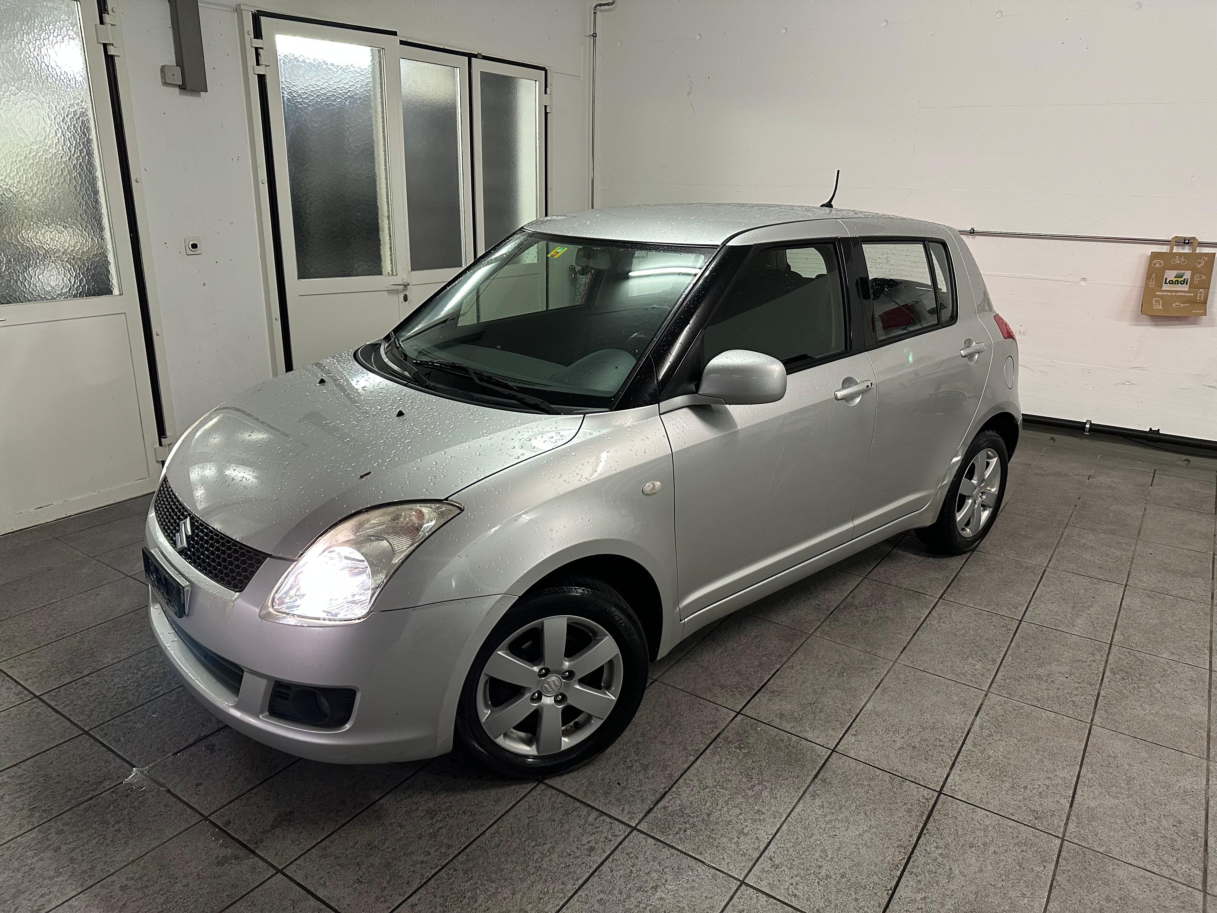 SUZUKI Swift 1.3i 16V GL Top 4x4