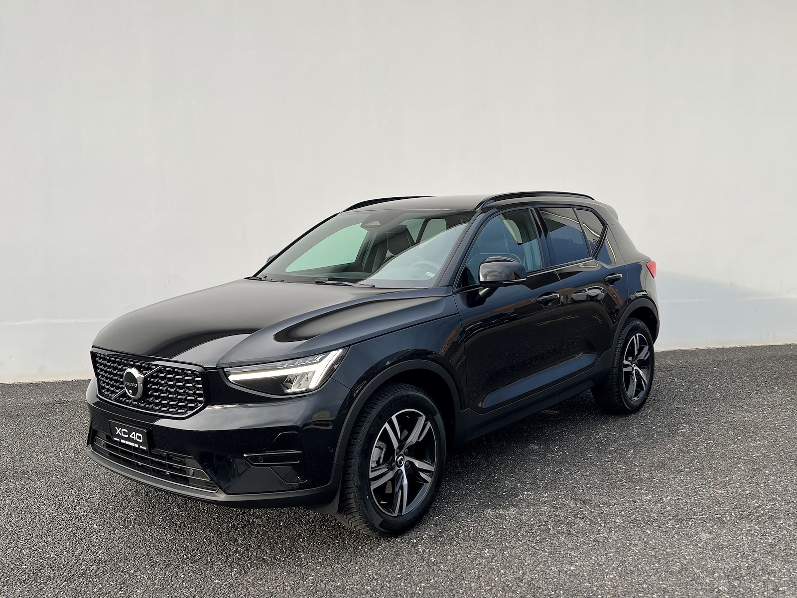 VOLVO XC40 2.0 B3 MH Plus Dark