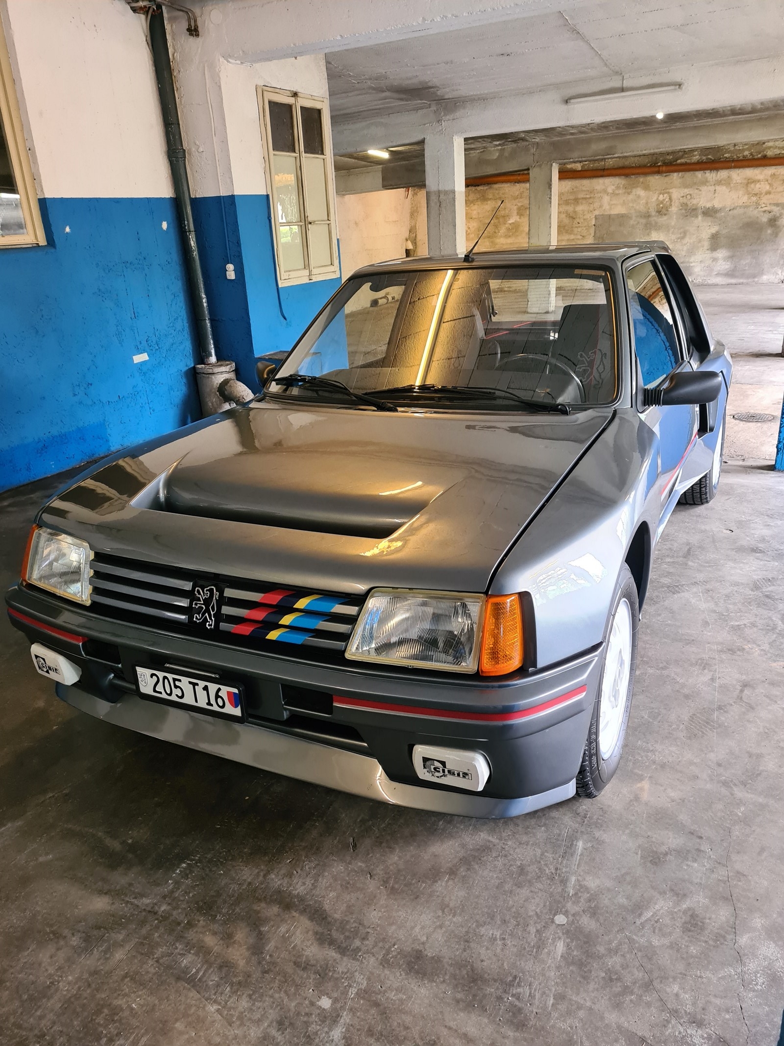 PEUGEOT 205