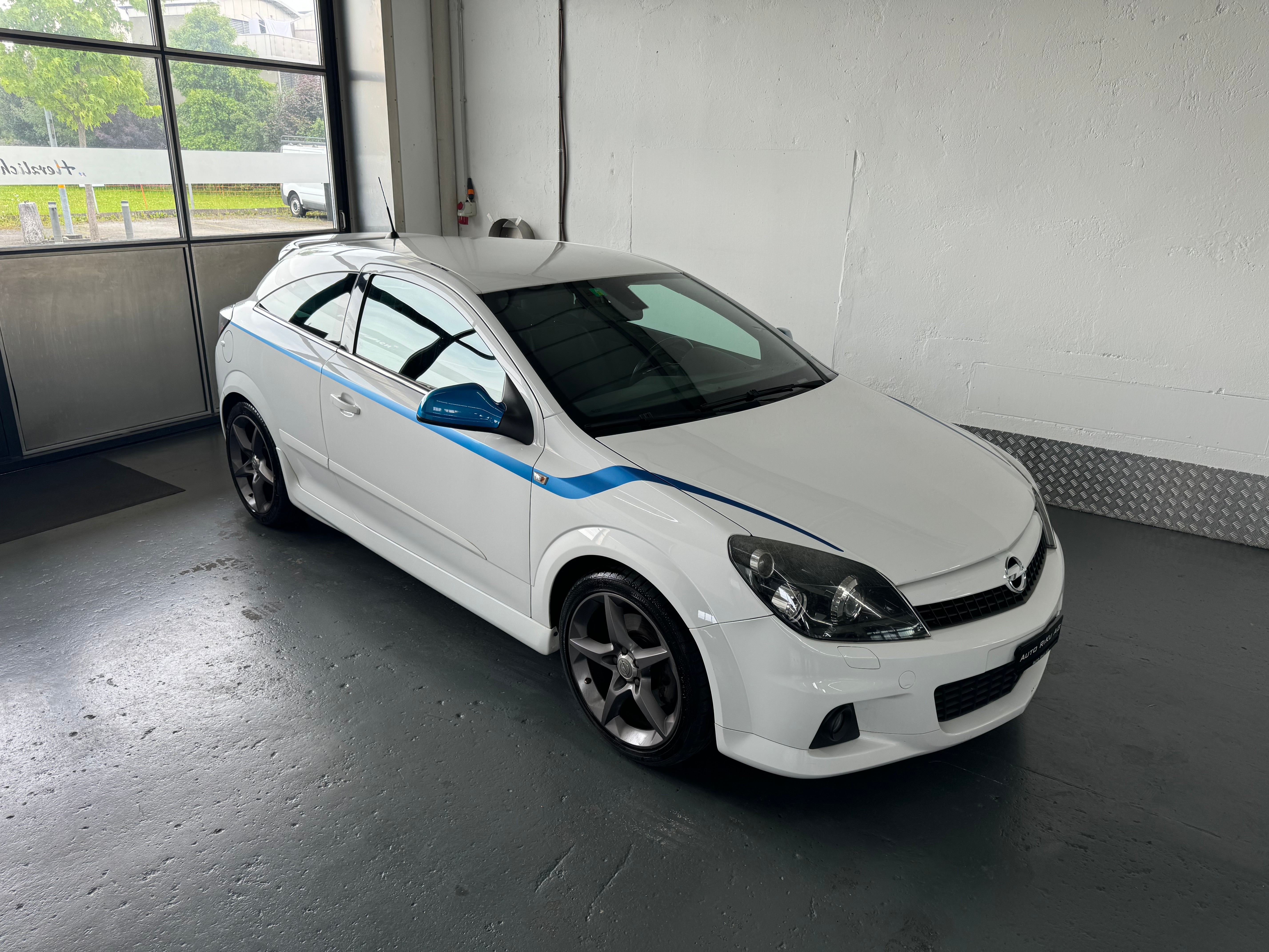 OPEL Astra GTC 1.6i 16V Turbo Limited Edition