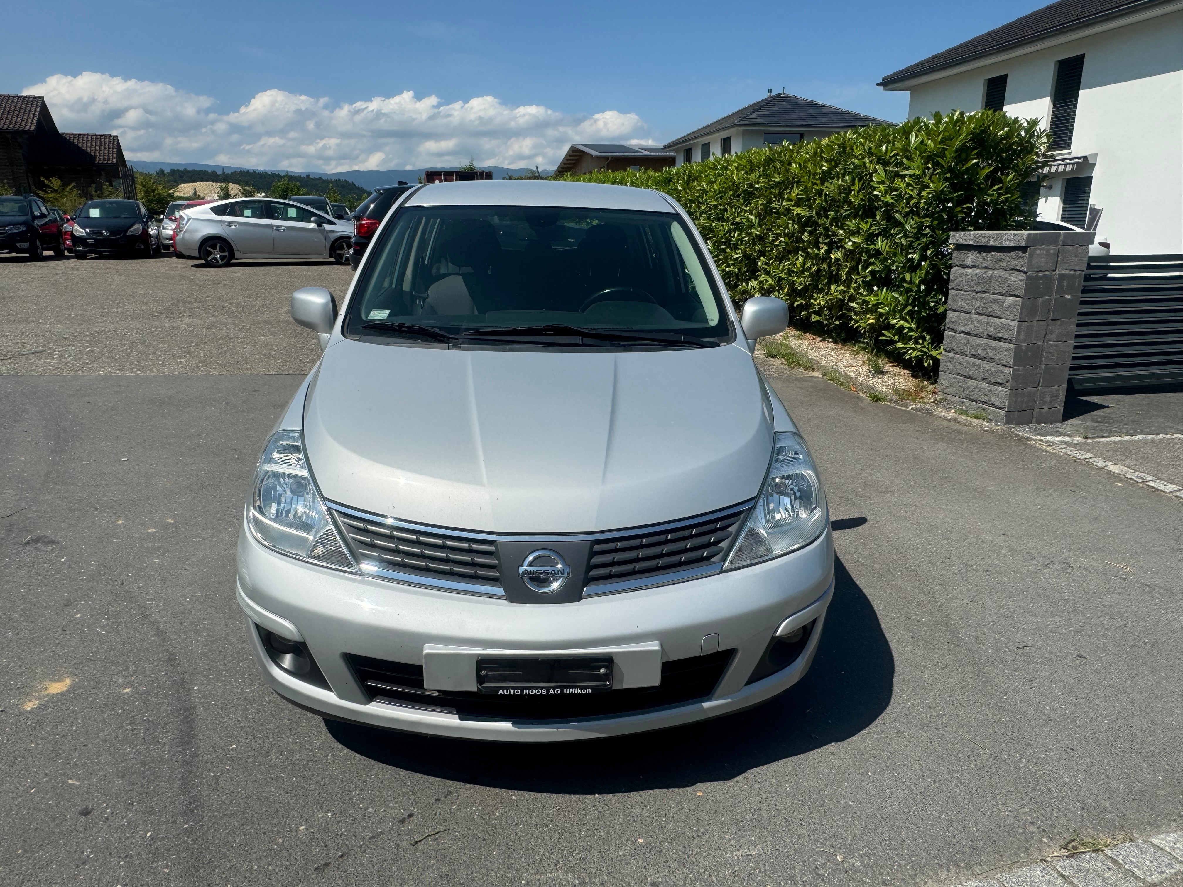 NISSAN Tiida 1.6 tekna Automatic